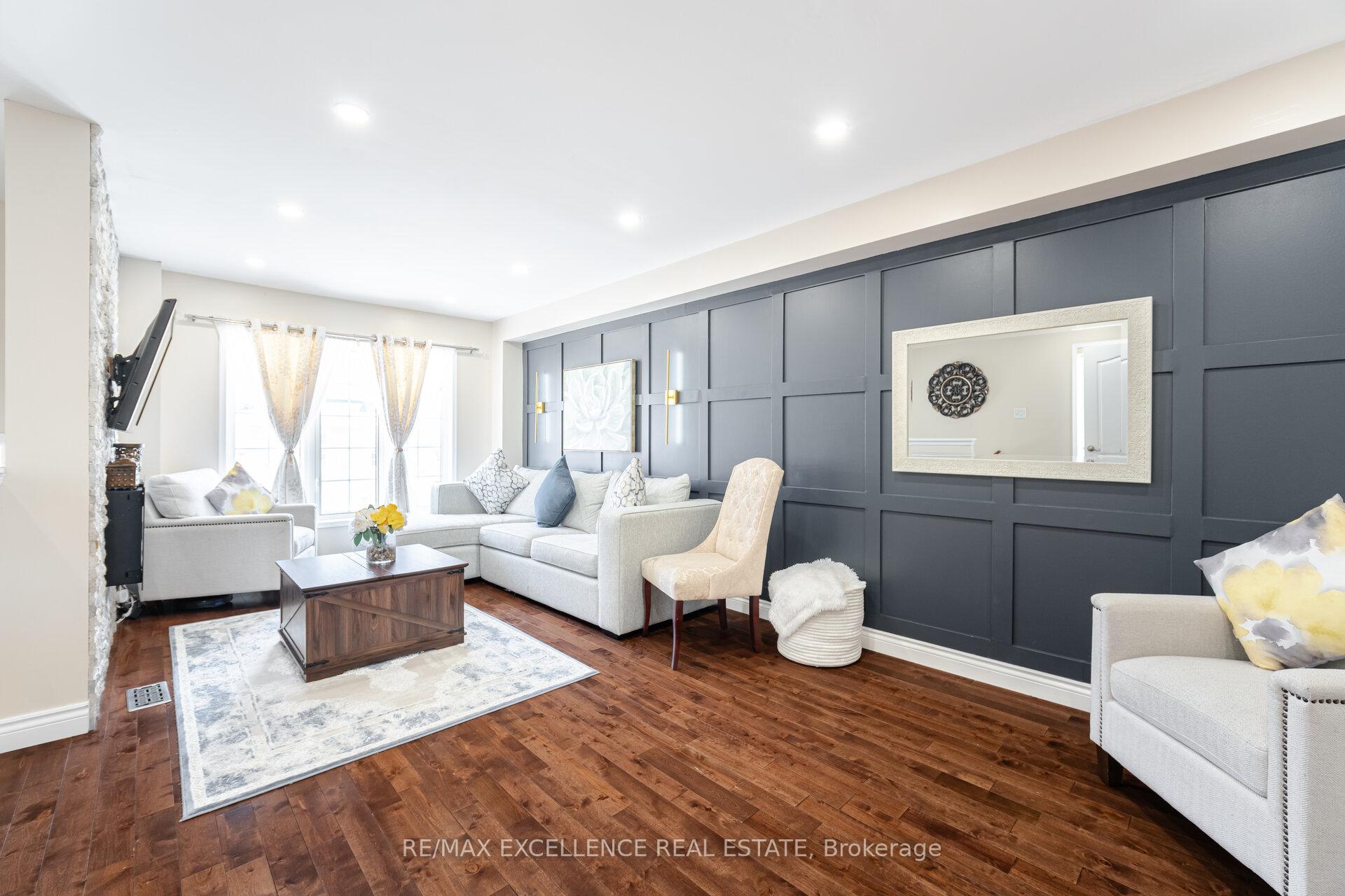 3 Bedrooms Condo at 4950 Albina, Mississauga For sale