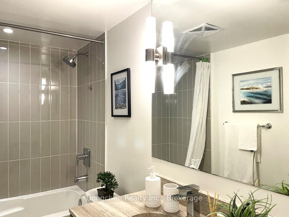 2 Bedrooms Condo at 955 Bay,  Toronto For sale