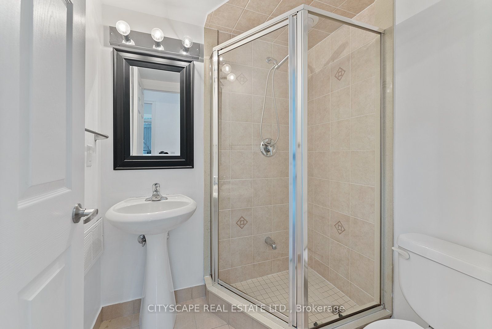 5500 Yonge Street, #202