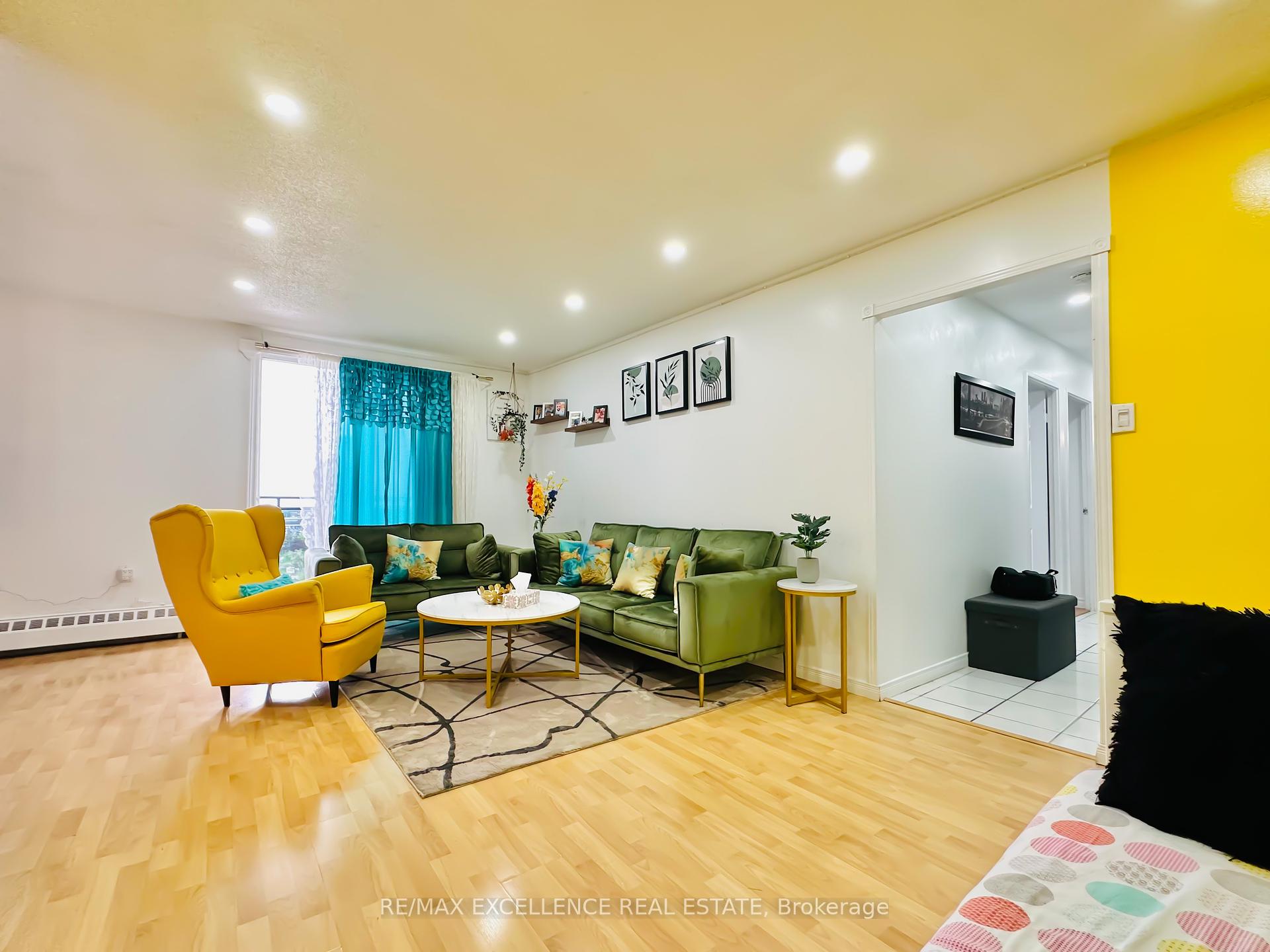 2 Bedrooms Condo at 3533 Derry,  Mississauga For sale