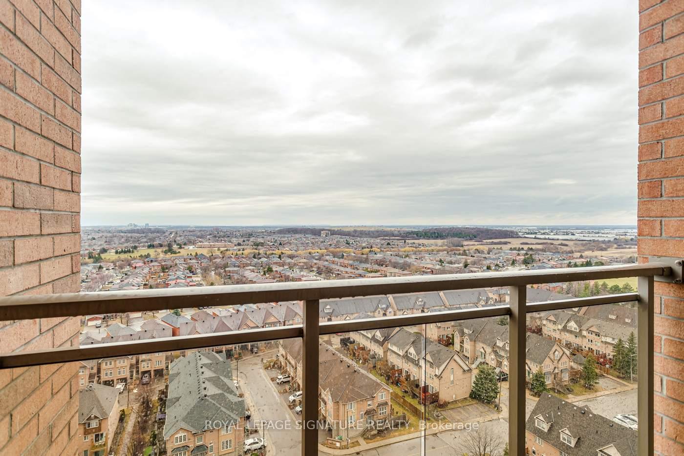 2 Bedrooms Condo at 55 Strathaven, Mississauga For sale