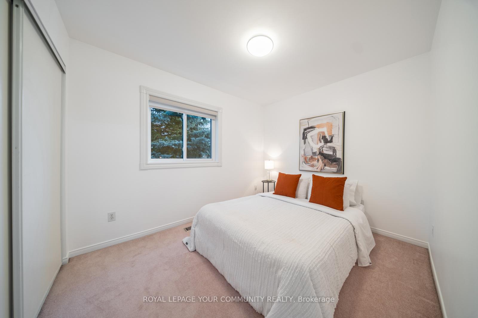 3 Bedrooms Condo at 5865 Dalebrook, Mississauga For sale