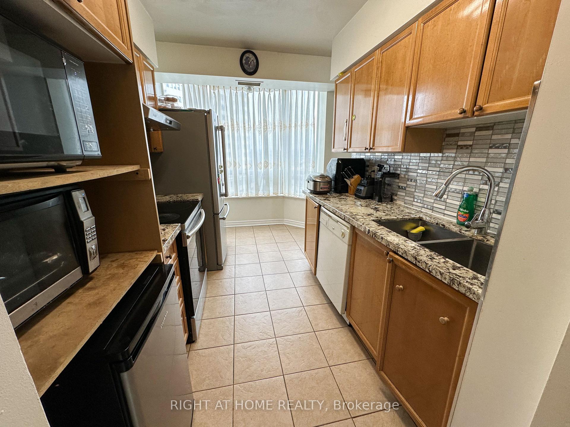 3 Bedrooms Condo at 2088 Lawrence, Toronto For sale