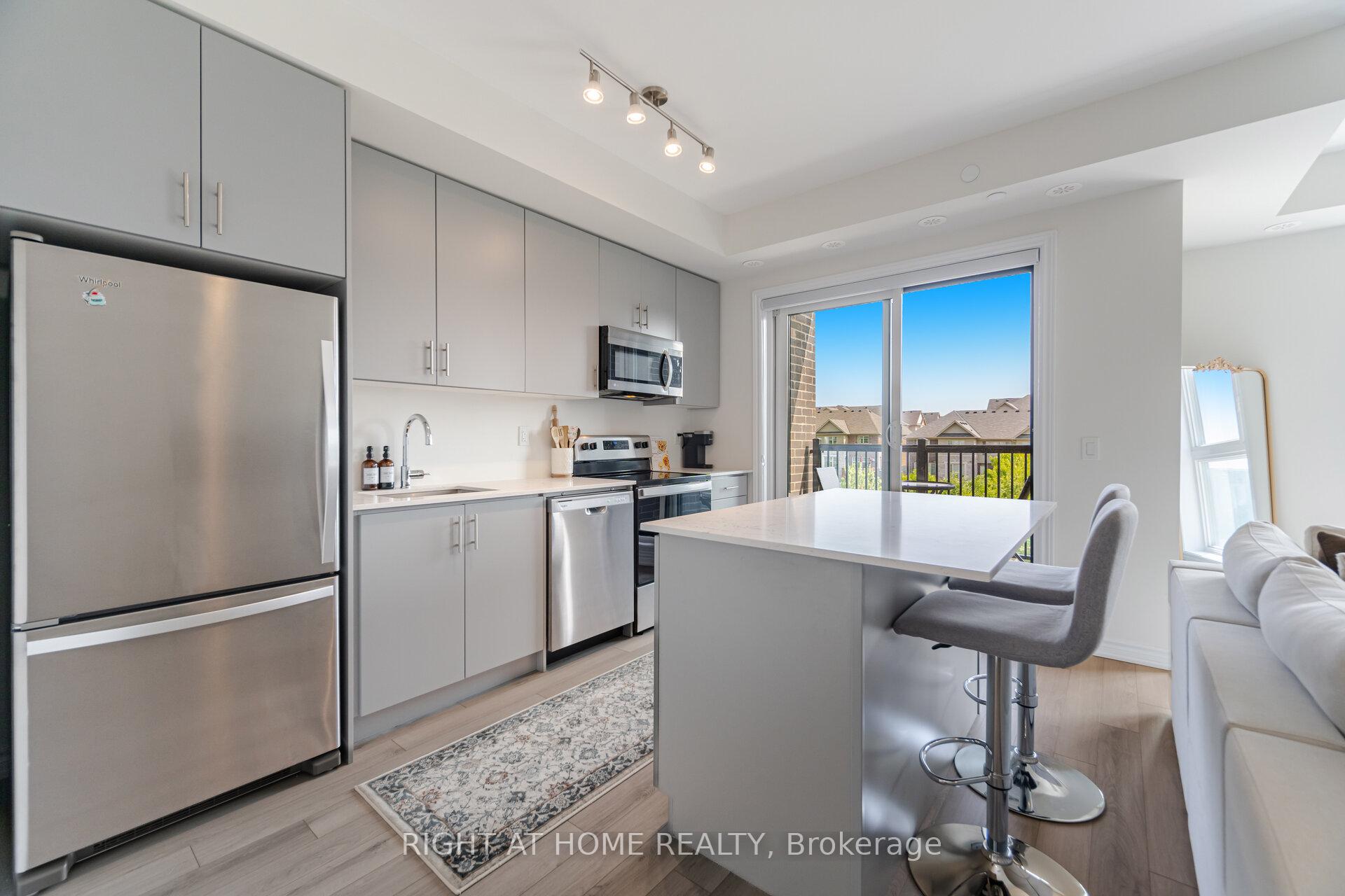 2 Bedrooms Condo at 349 Wheat Boom, Oakville For sale