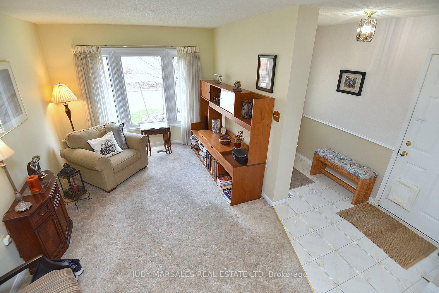 3 Bedrooms Condo at 644 Upper Paradise,  Hamilton For sale