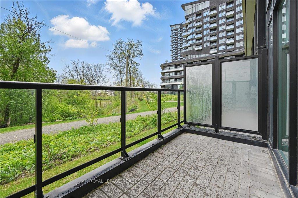 3 Bedrooms Condo at 2489 Taunton, Oakville For sale