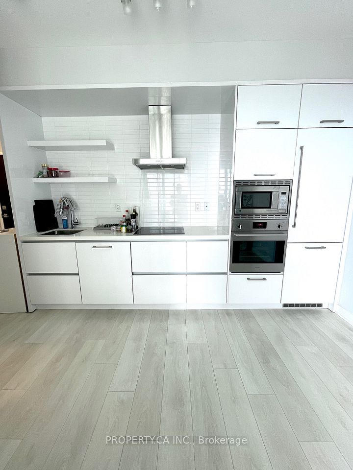 2221 Yonge