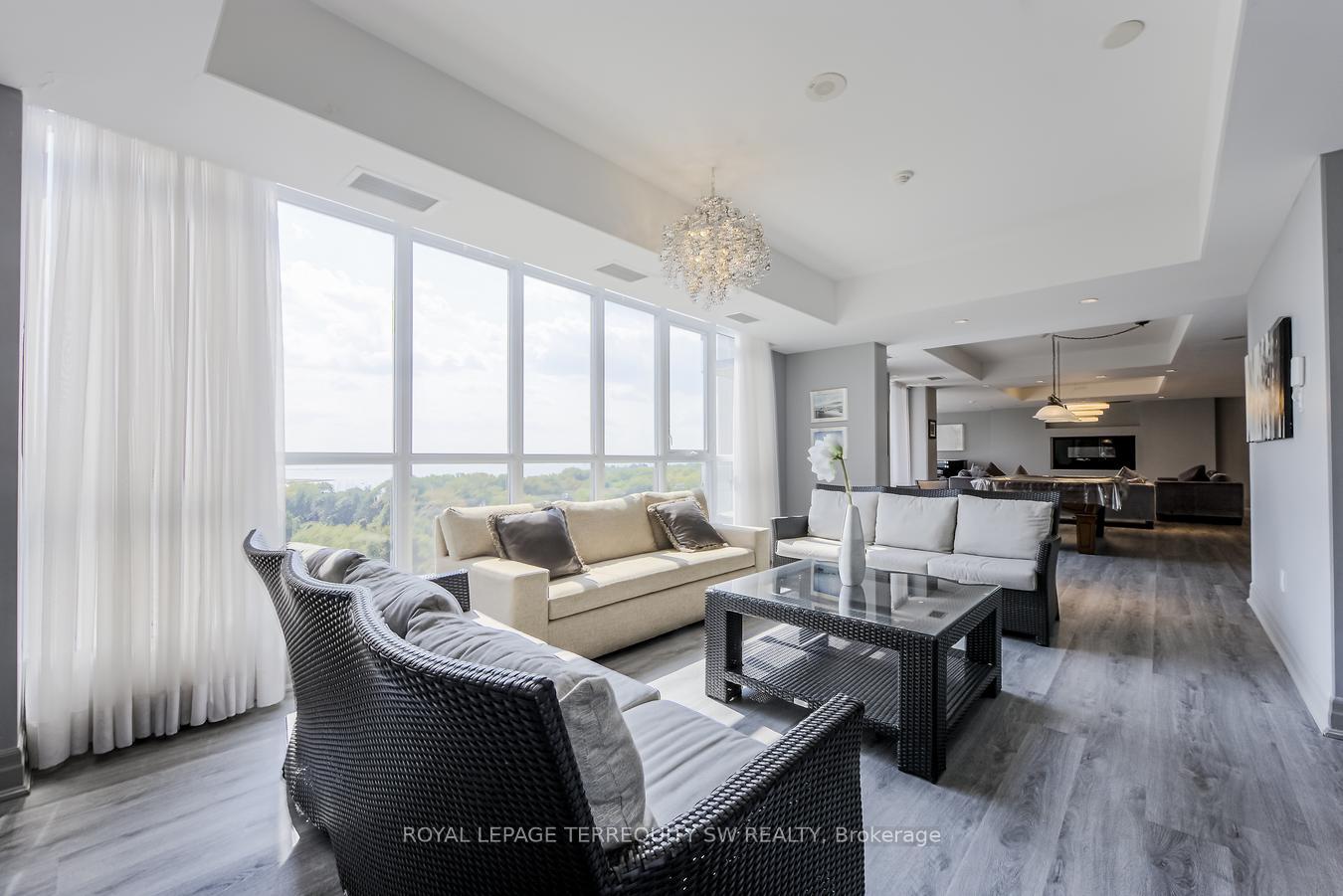 2 Bedrooms Condo at 618 A Fleet, Toronto For sale
