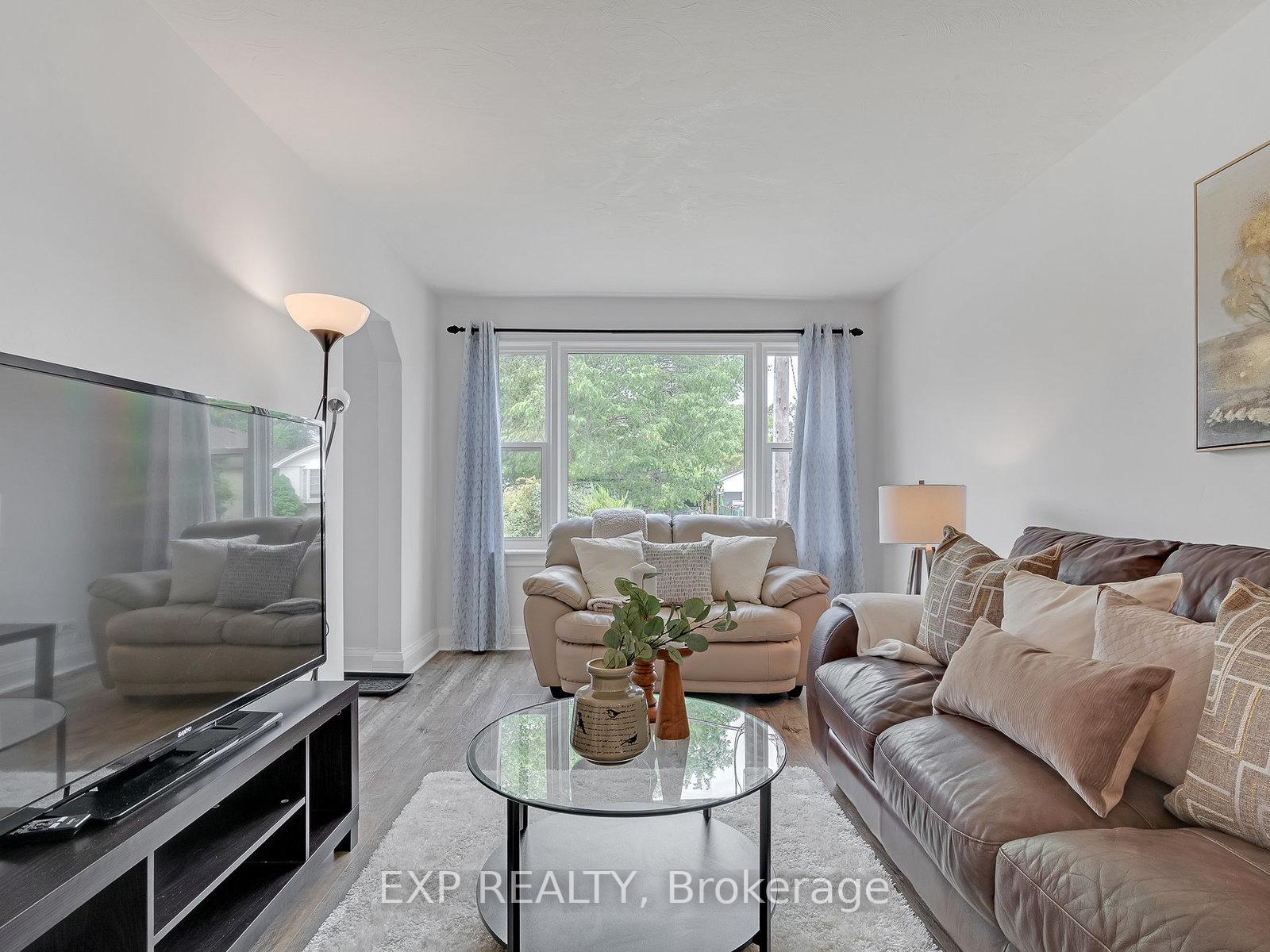 90 Meighen Avenue, Toronto, ON M4B 2H7