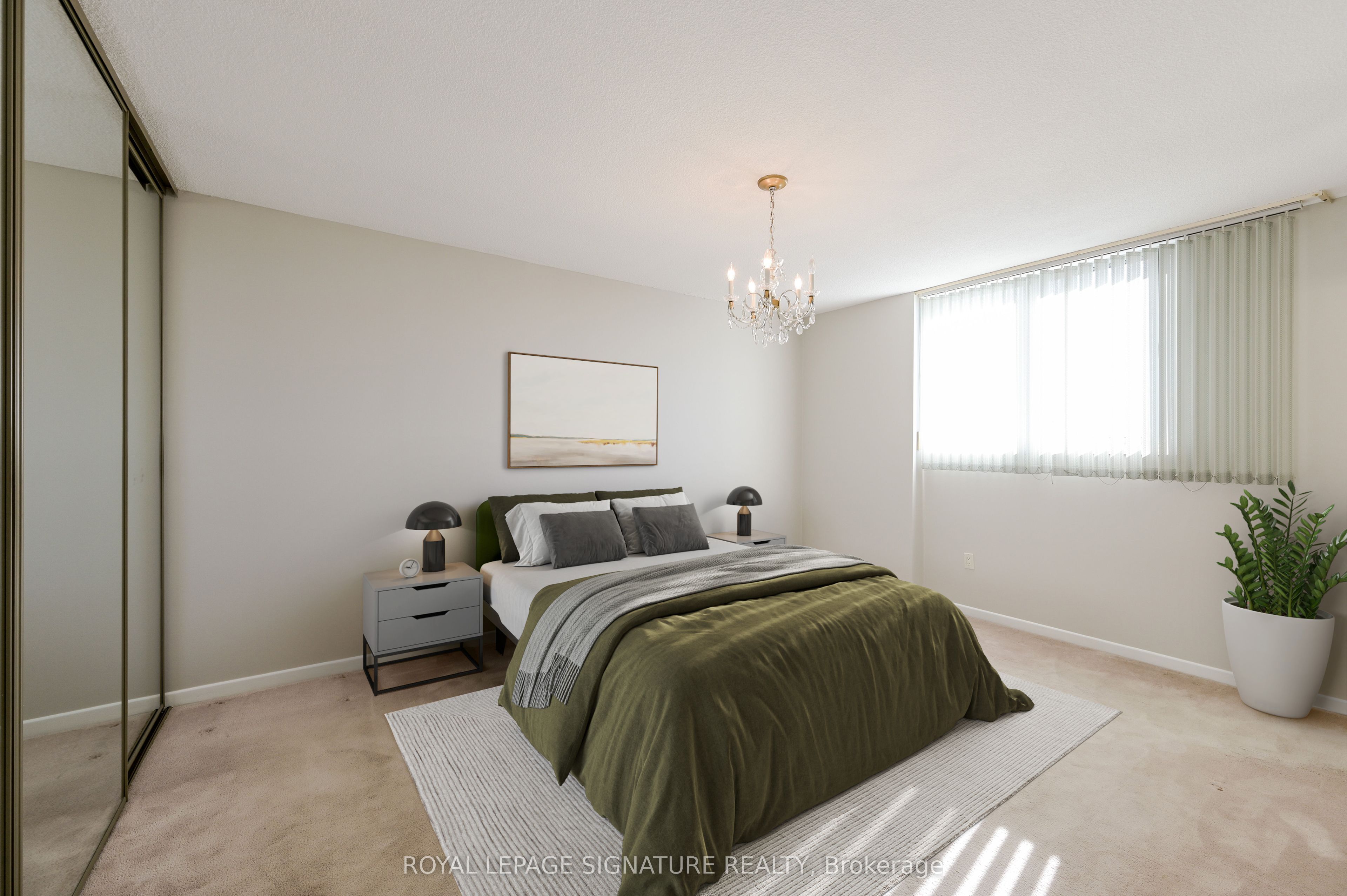 812 Burnhamthorpe Road, #907