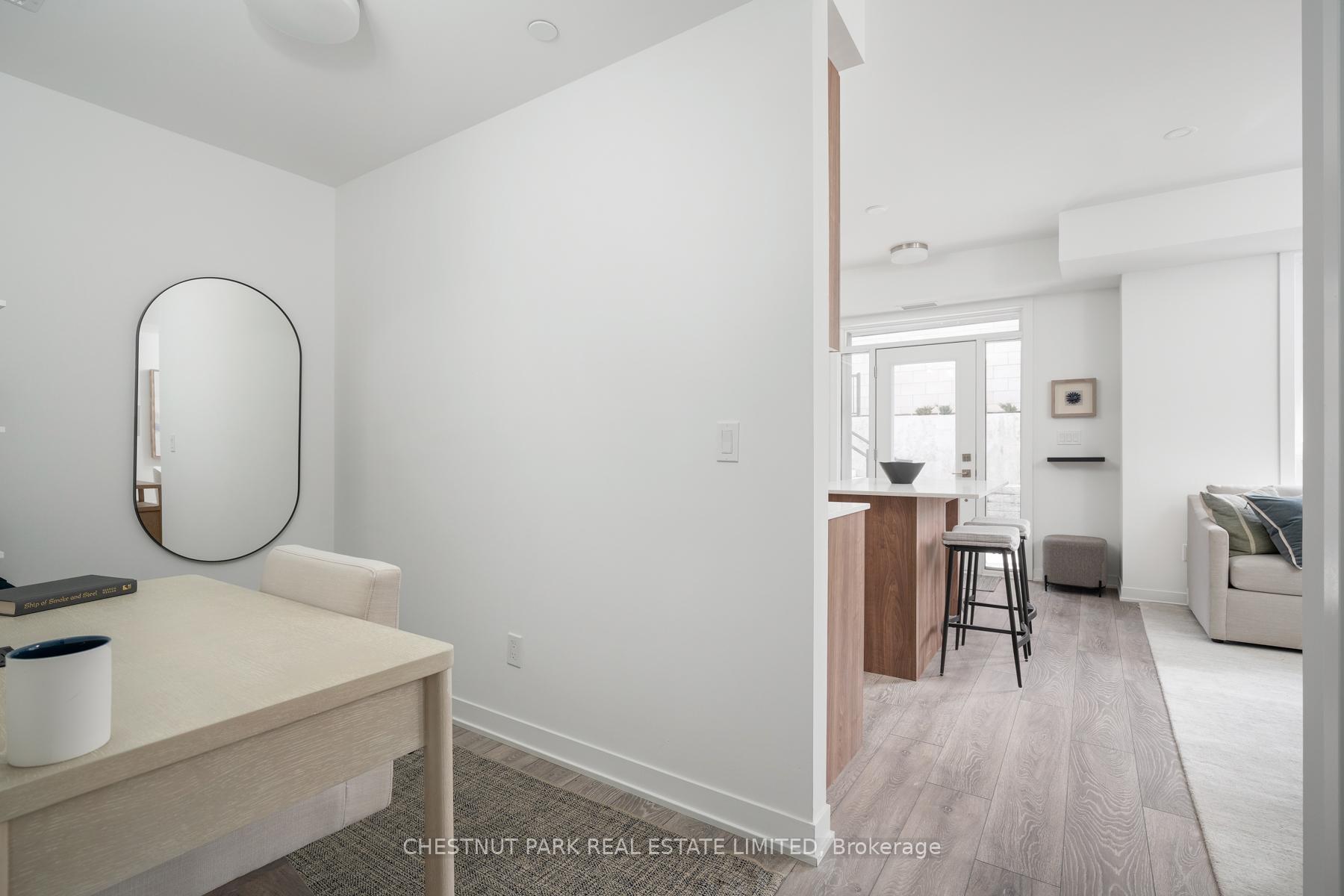 3 Bedrooms Condo at 4045 Hickory,  Mississauga For sale