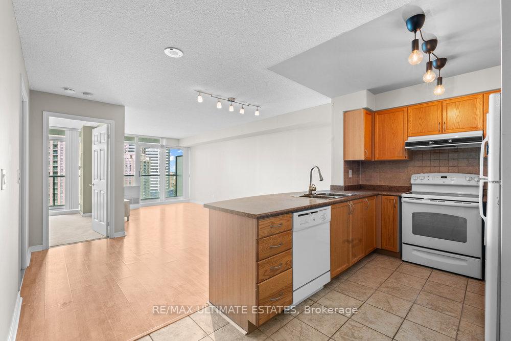 2 Bedrooms Condo at 5500 Yonge, Toronto For sale