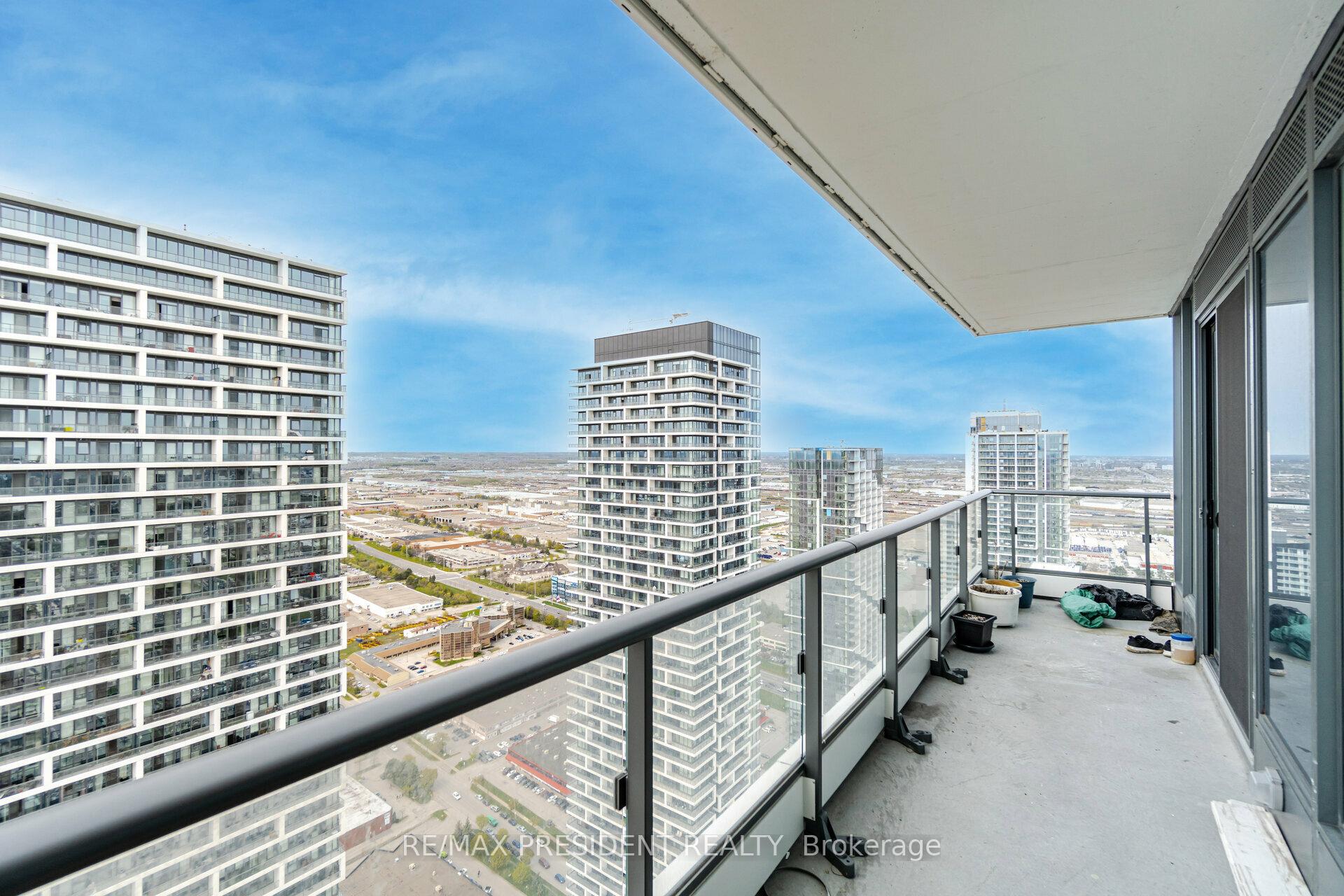 3 Bedrooms Condo at 5 Buttermill, Vaughan For sale