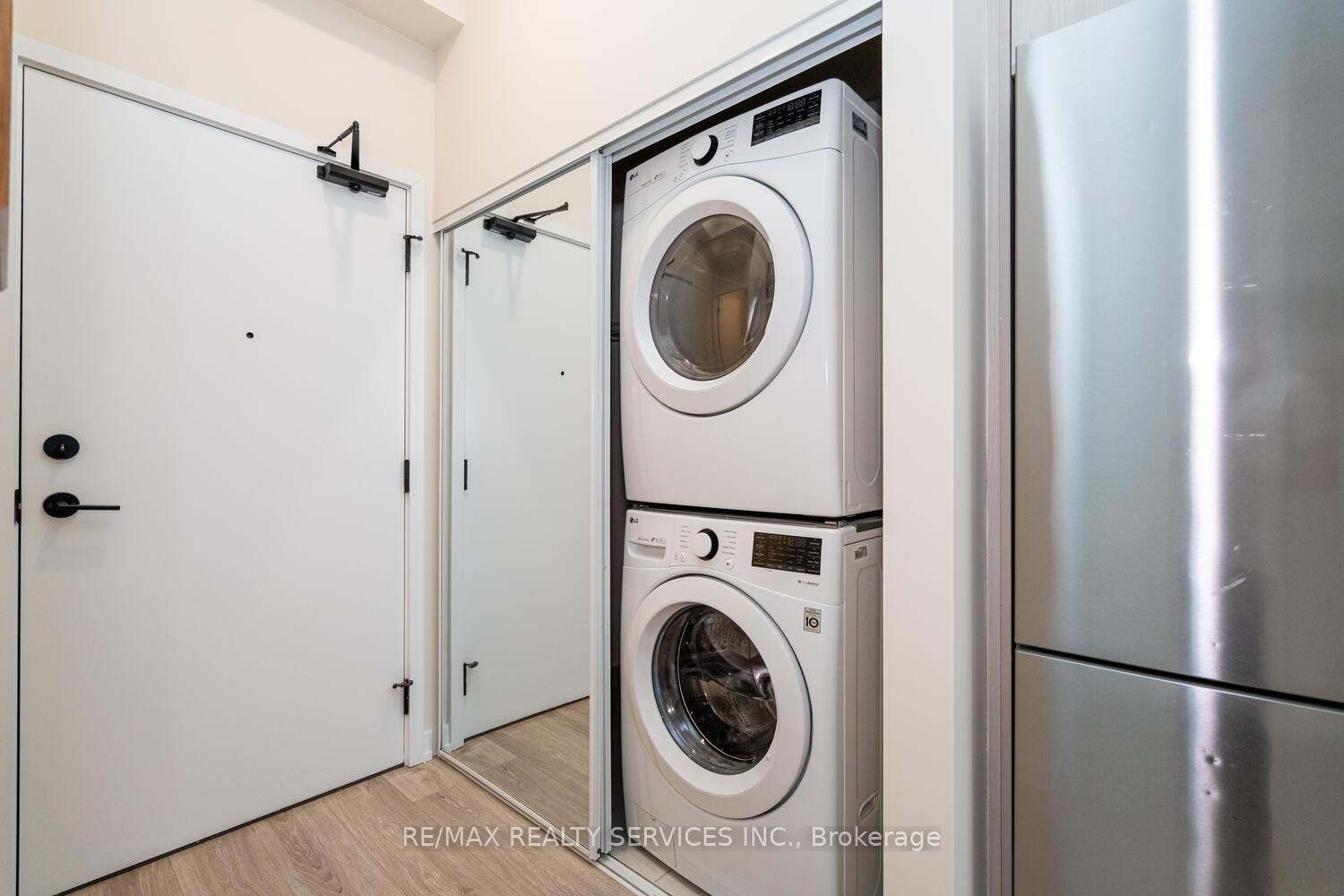 2 Bedrooms Condo at 20 Tubman, Toronto For sale