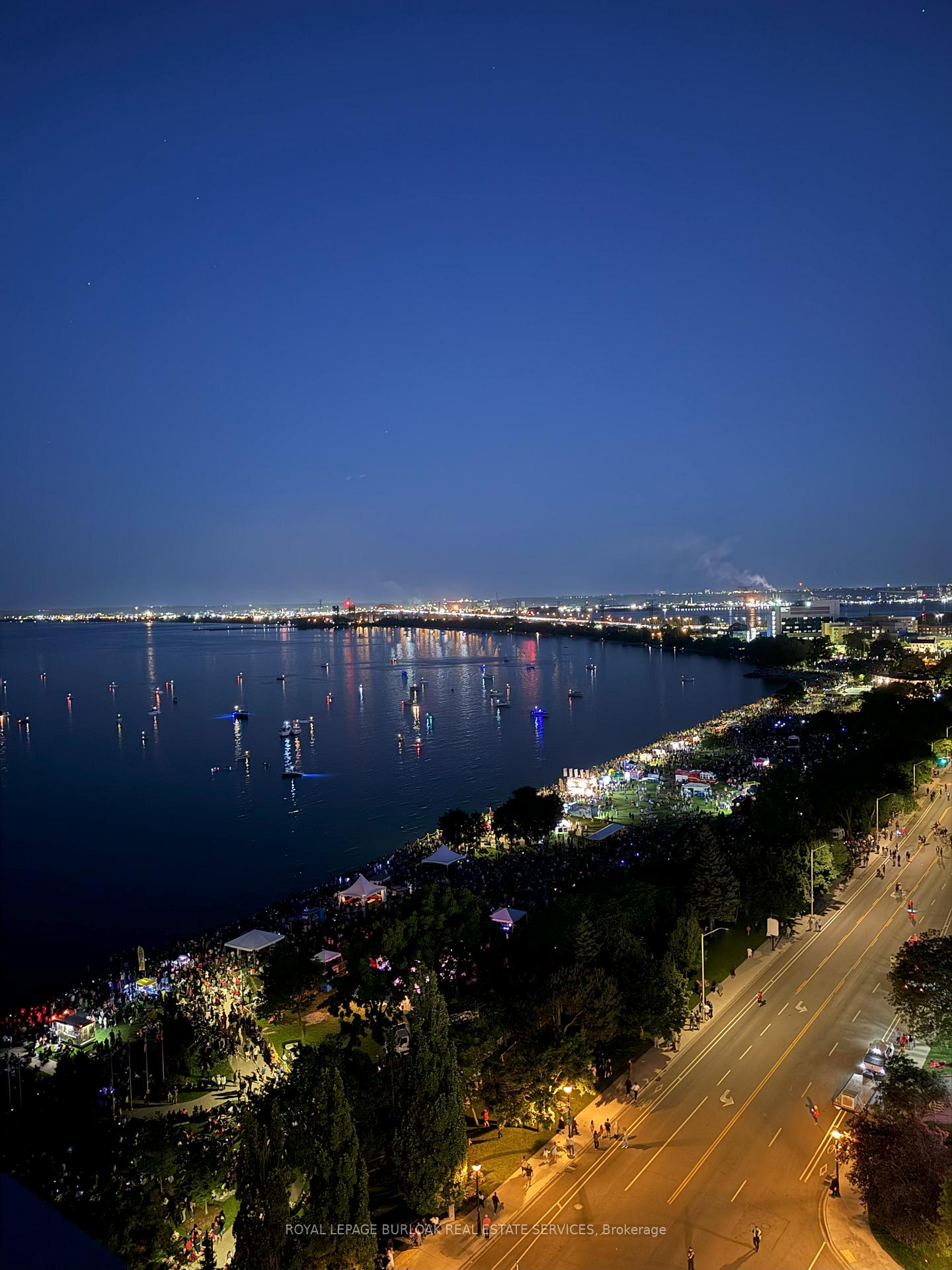 2 Bedrooms Condo at 1477 Lakeshore,  Burlington For sale