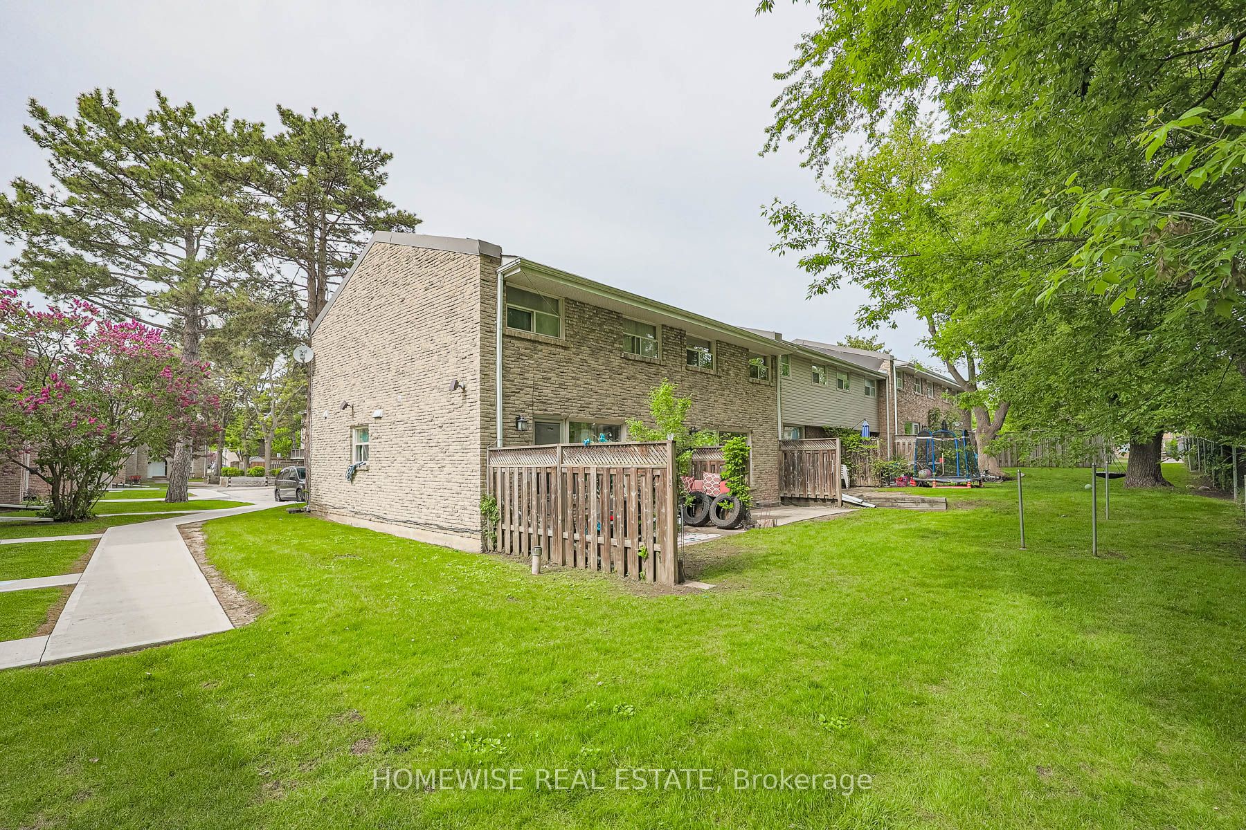 560 Waverly Street N, #25
