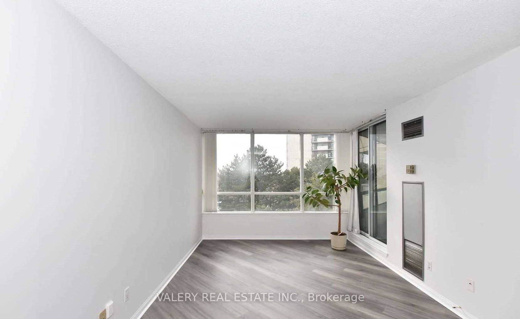 1131 Steeles Avenue W, #409