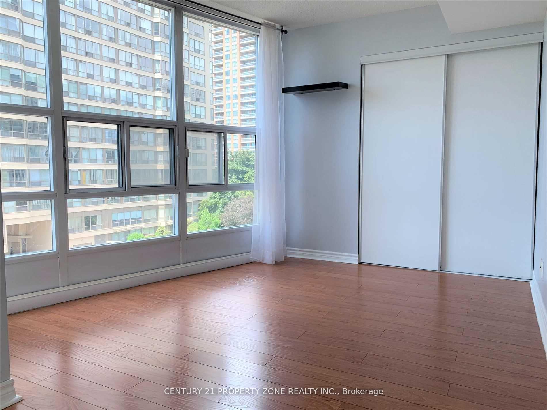 1 Bedroom Condo at 33 Elm, Mississauga For sale