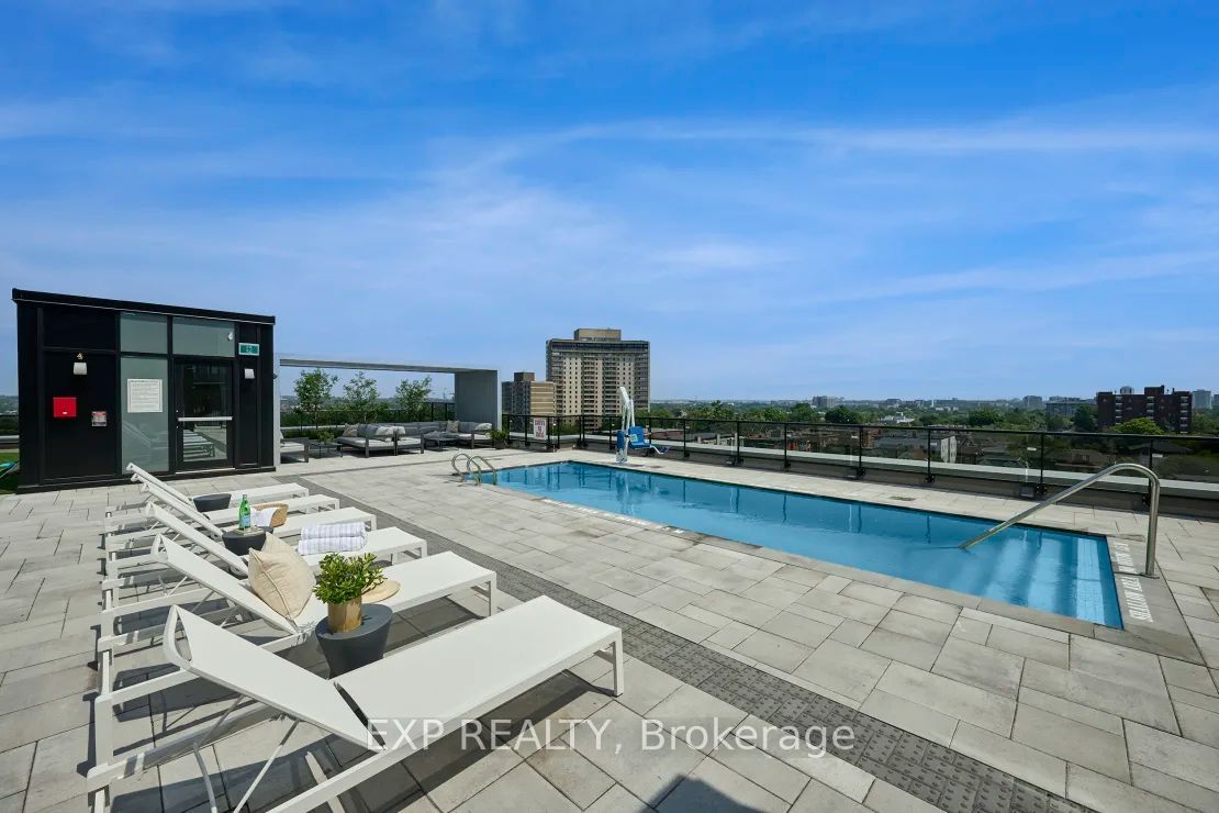560 Rideau Street, #421
