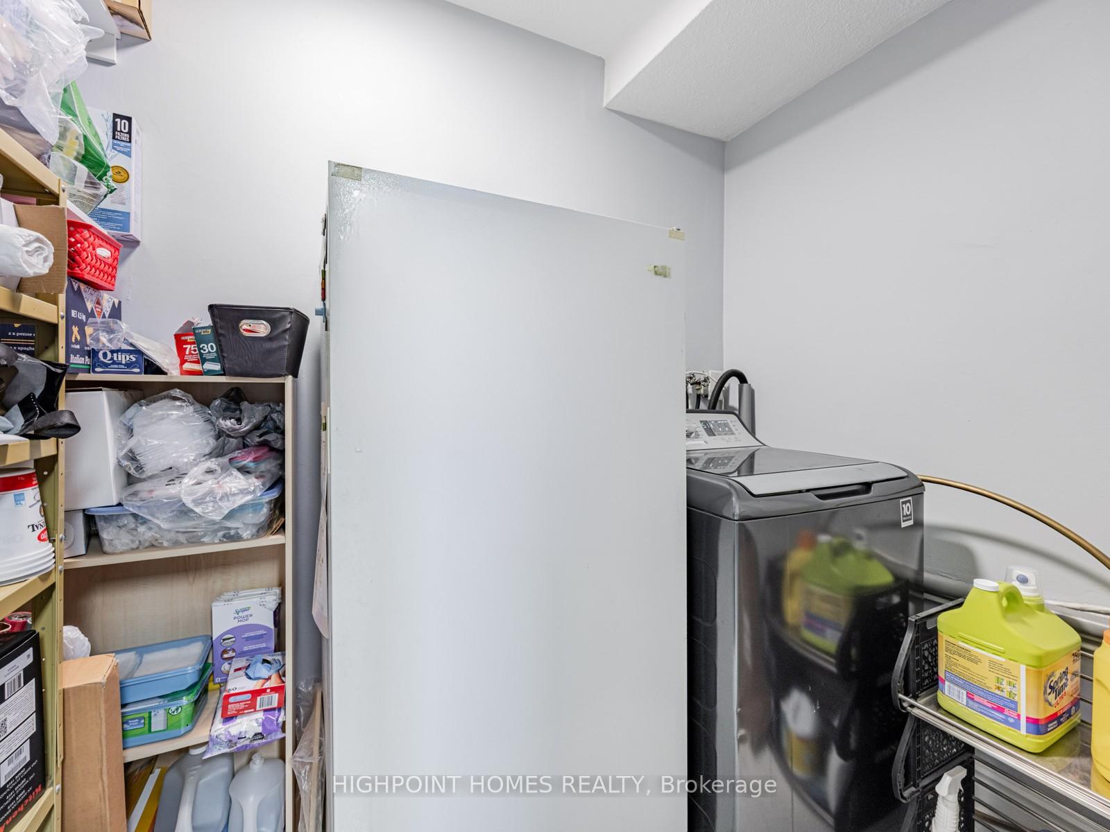 3 Bedrooms Condo at 10 Edgecliff, Toronto For sale