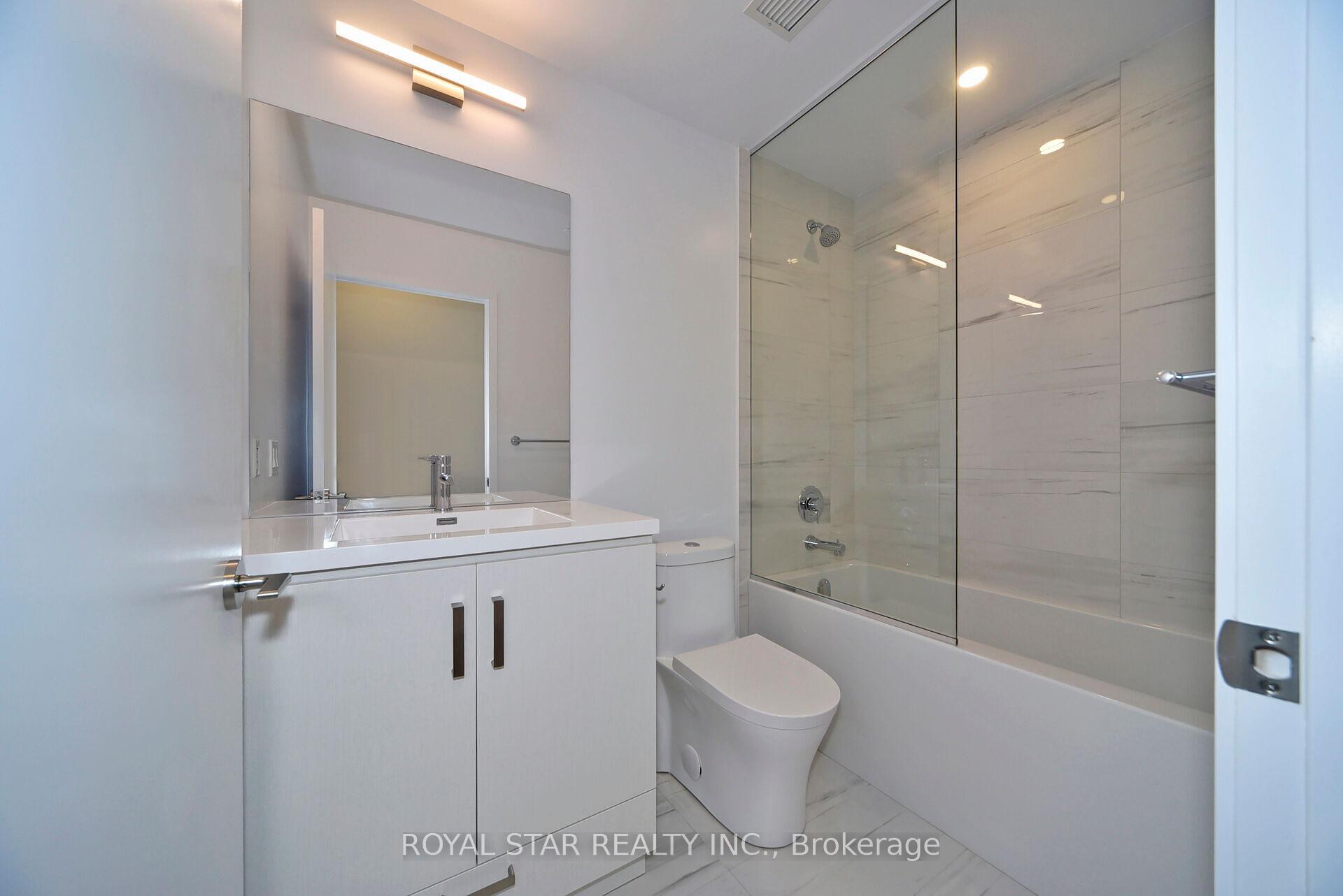 2 Bedrooms Condo at 10 Honeycrisp, Vaughan For sale