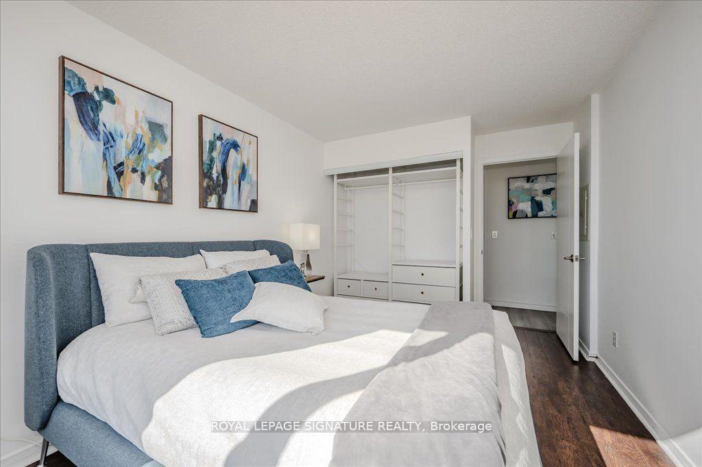 1 Bedroom Condo at 2545 Erin Centre, Mississauga For sale