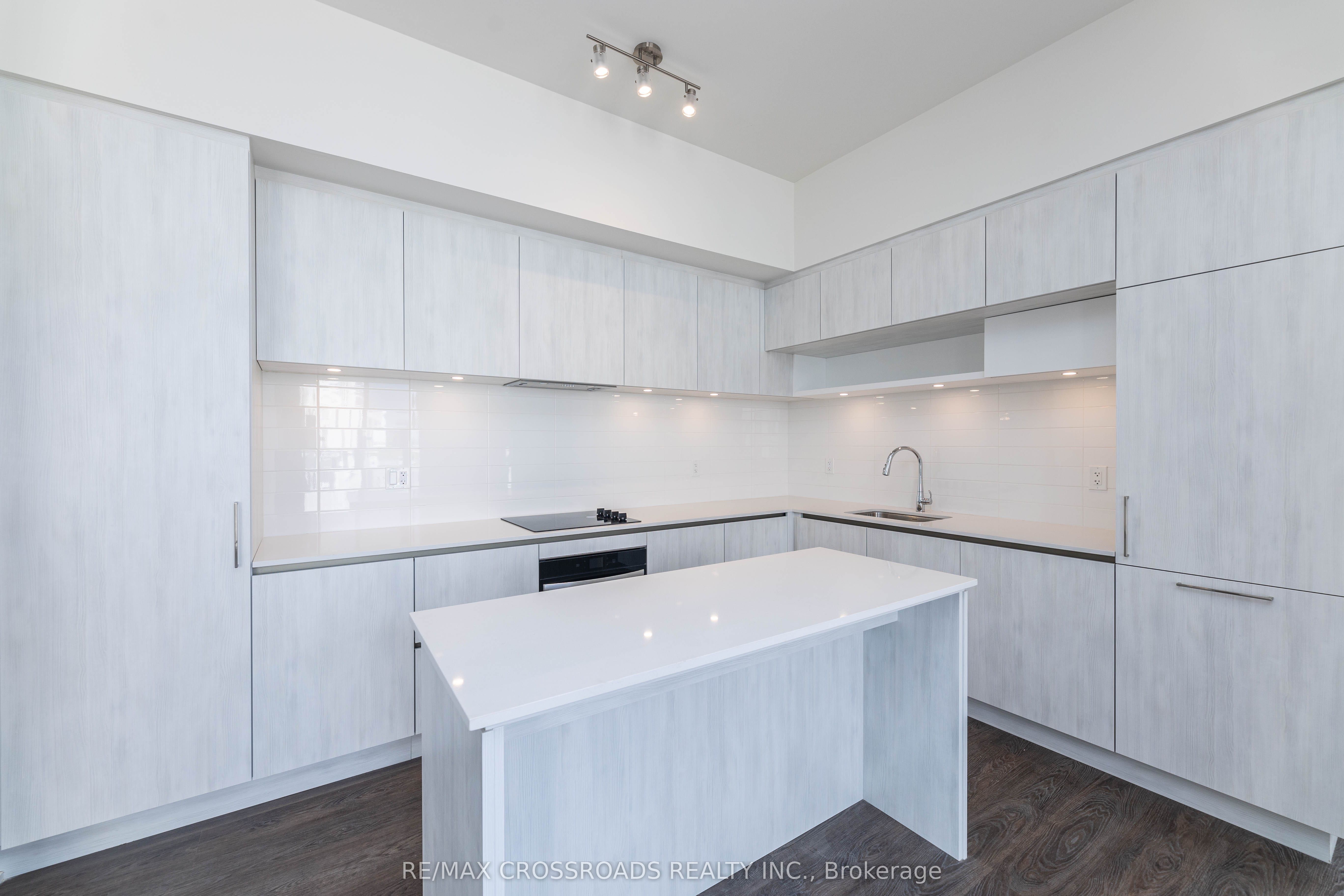 10 David Eyer Road E, #1203