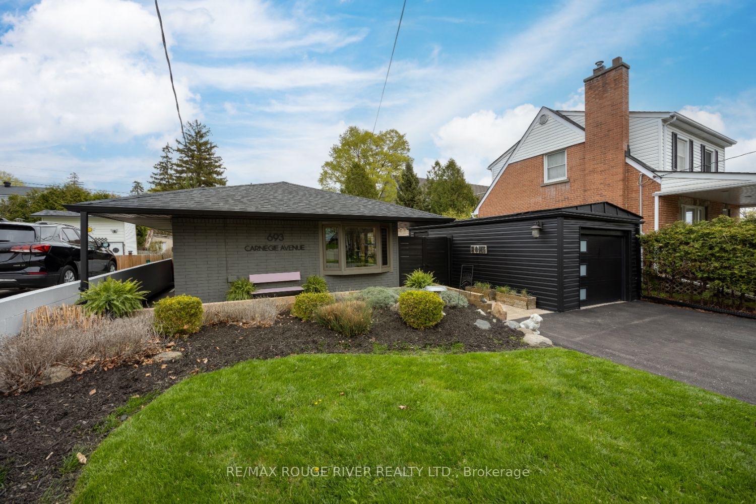 693 Carnegie Avenue