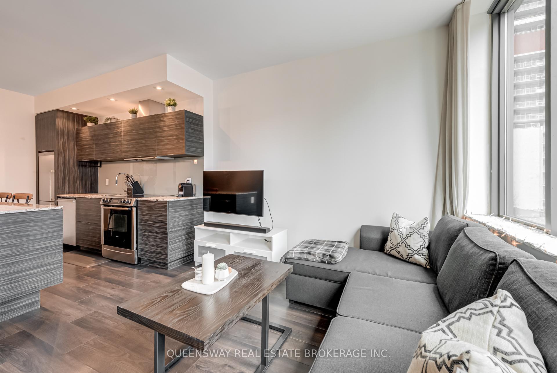 2 Bedrooms Condo at 8 Charlotte, Toronto For sale