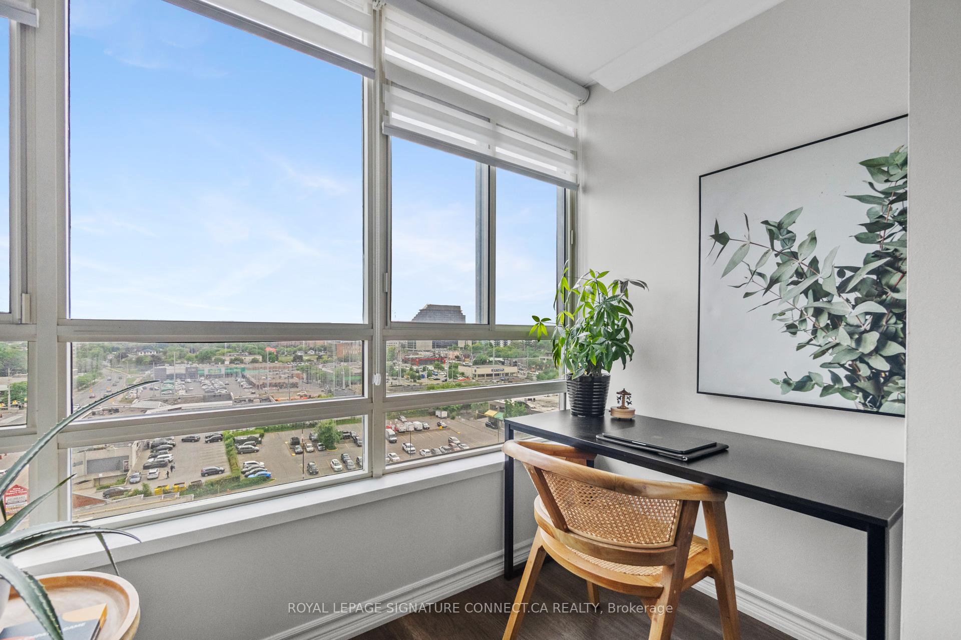 2 Bedrooms Condo at 75 King, Mississauga For sale