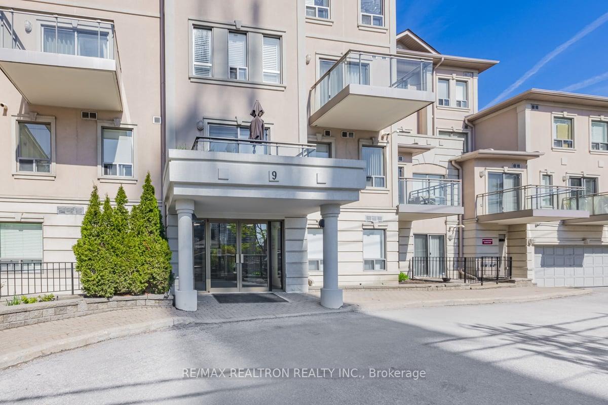 3 Bedrooms Condo at 9 Greenbriar, Toronto For sale