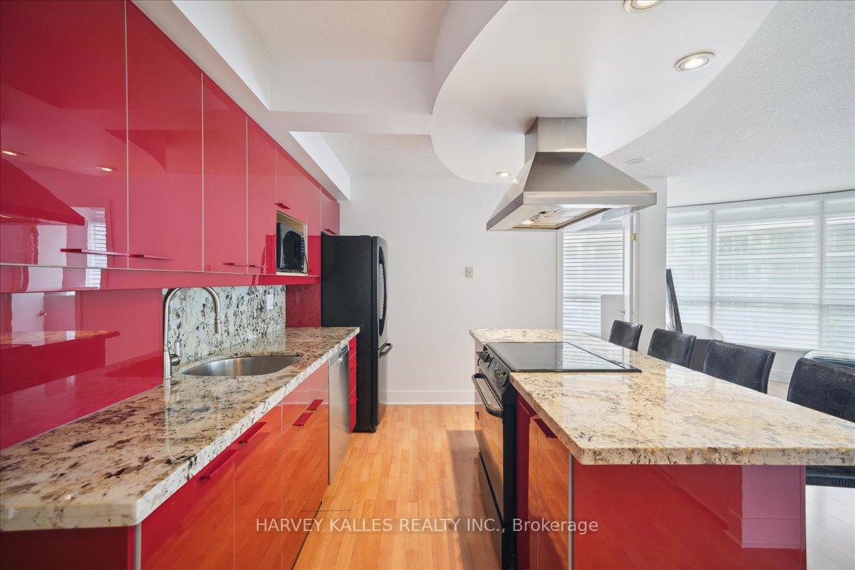 2 Bedrooms Condo at 550 Queens, Toronto For sale
