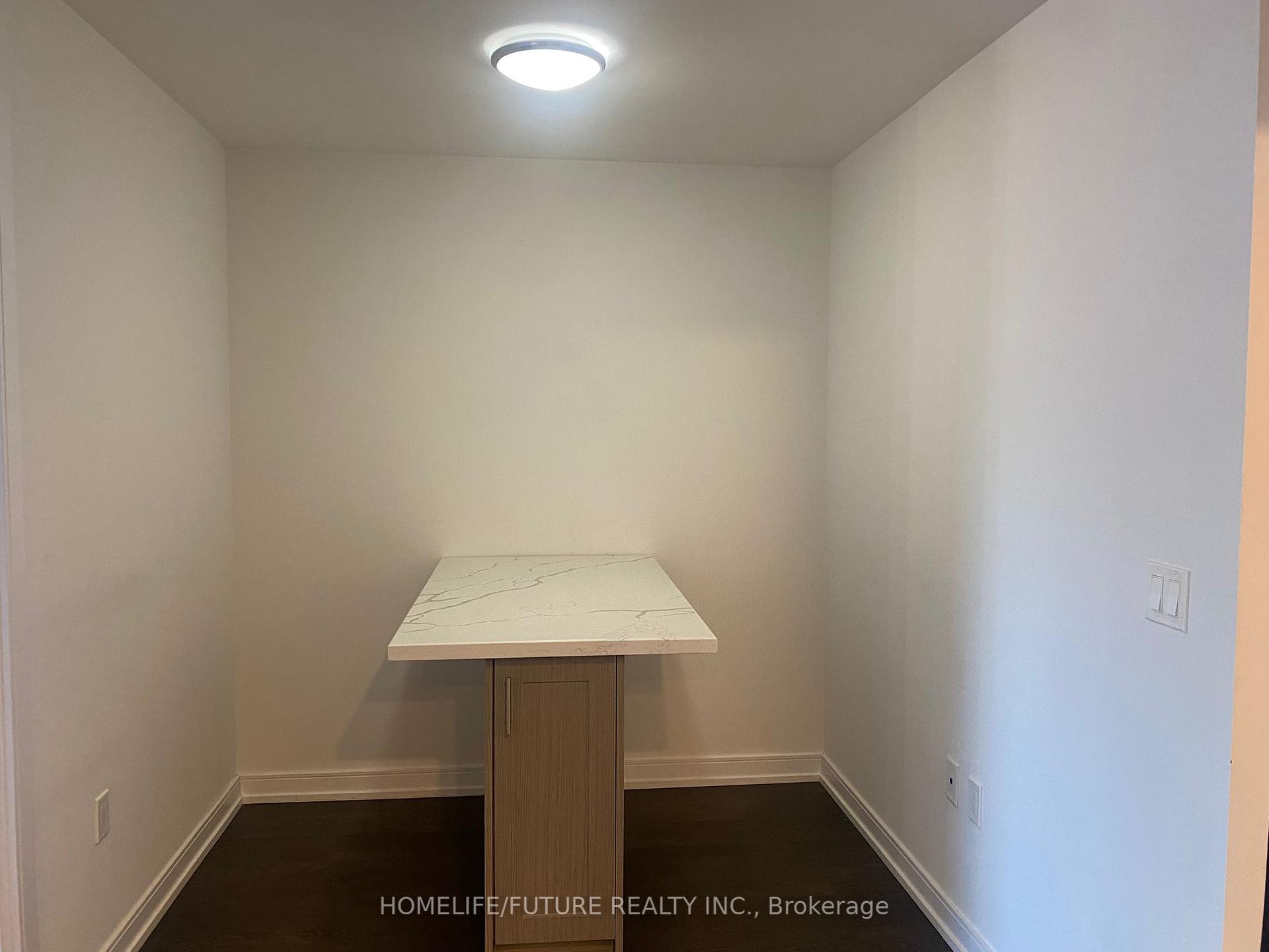 2 Bedrooms Condo at 225 Village Green, Toronto For sale