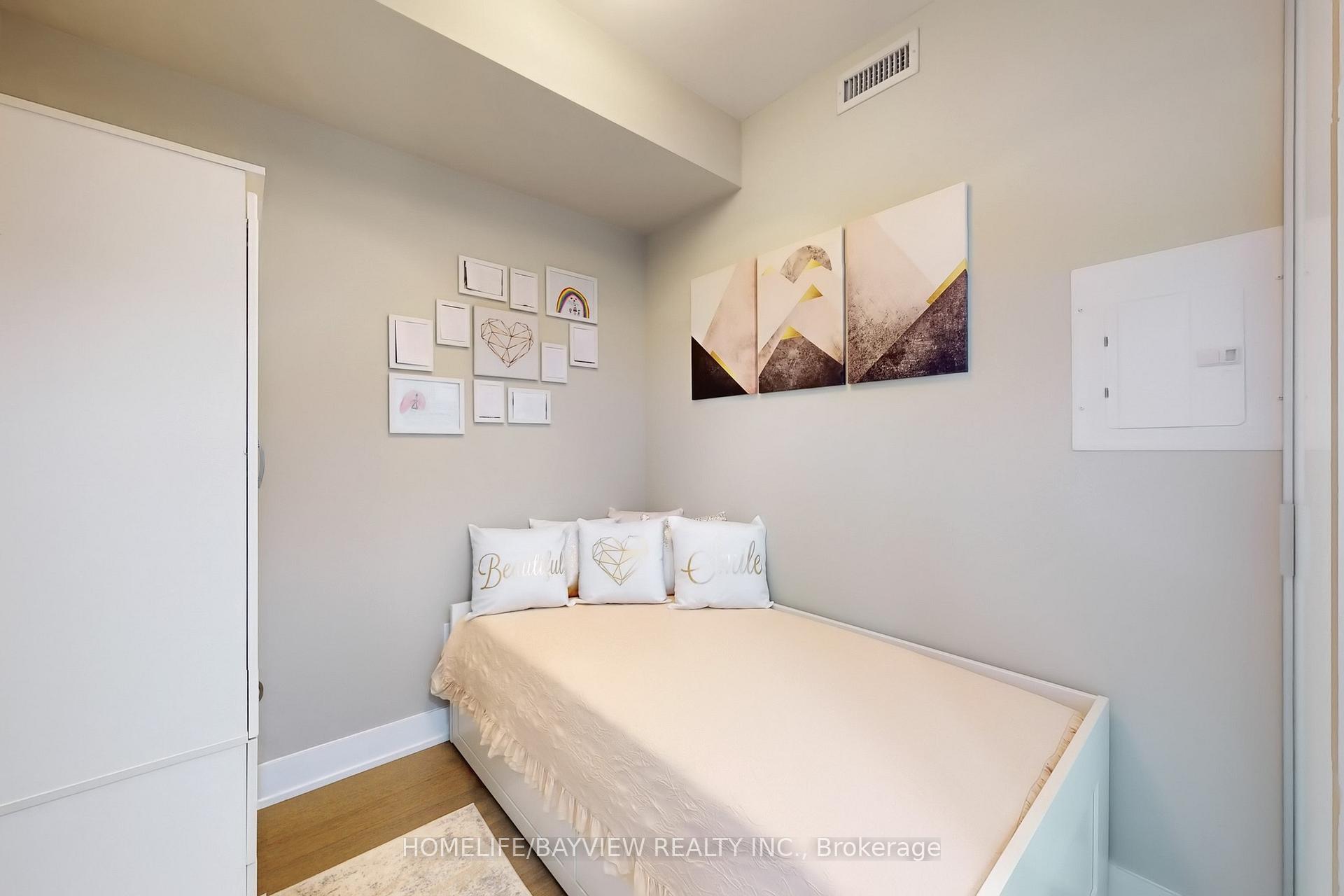 2 Bedrooms Condo at 30 SHORE BREEZE, Toronto For sale