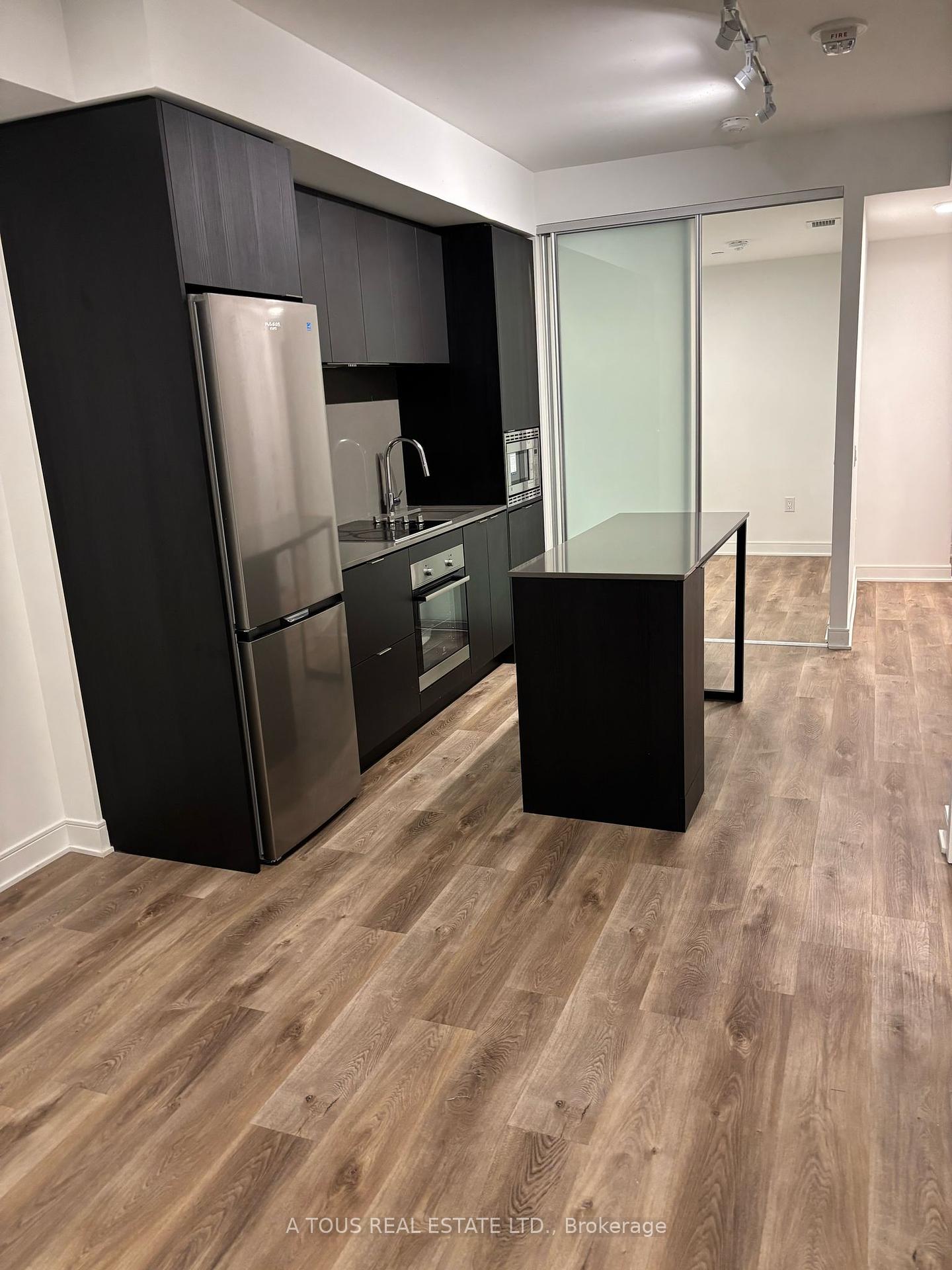 2 Bedrooms Condo at 86 Dundas, Mississauga For sale