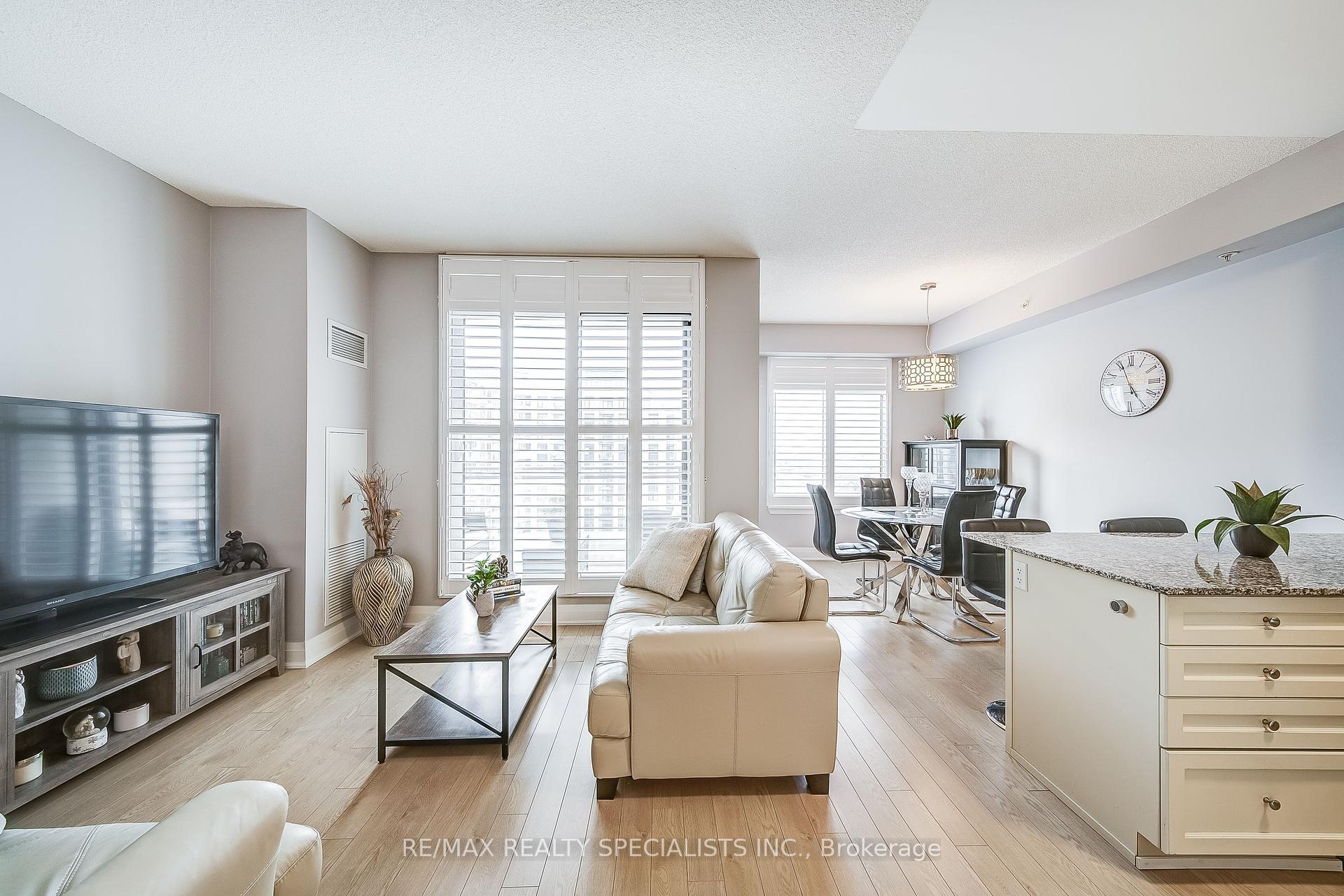 2 Bedrooms Condo at 24 Woodstream,  Vaughan For sale
