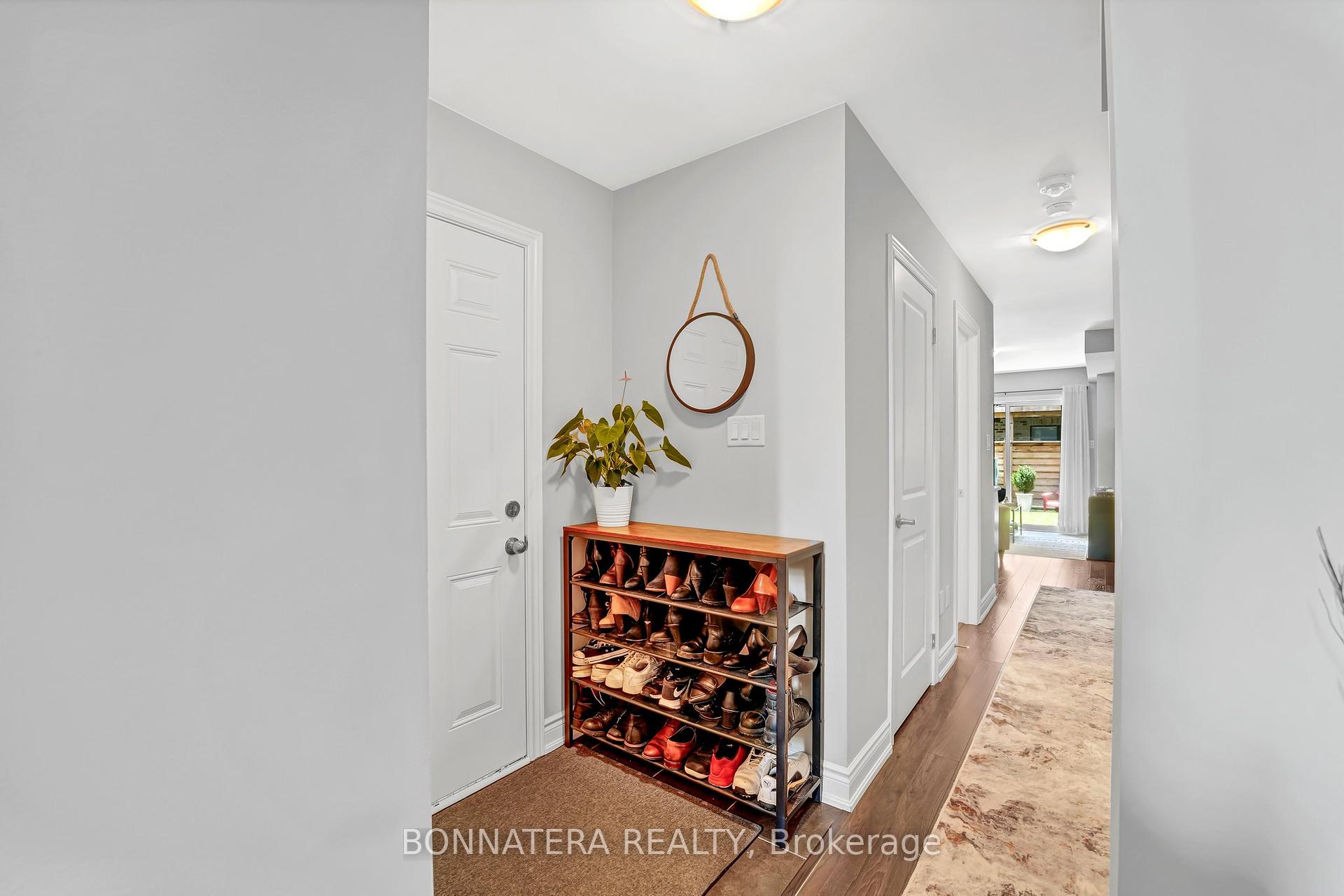 4 Bedrooms Condo at 10 Augustus, Toronto For sale
