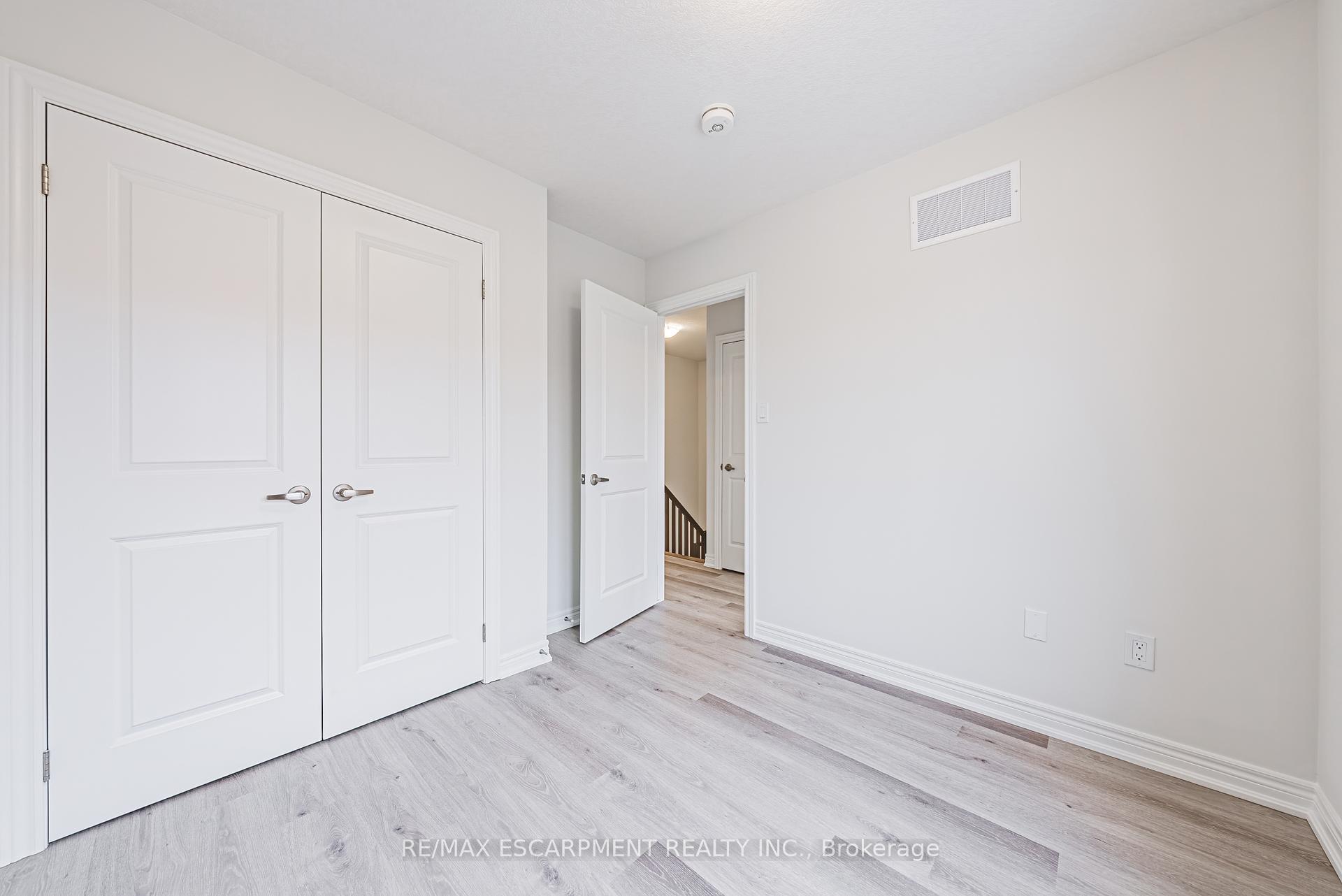 3 Bedrooms Condo at 55 Dryden,  Hamilton For sale