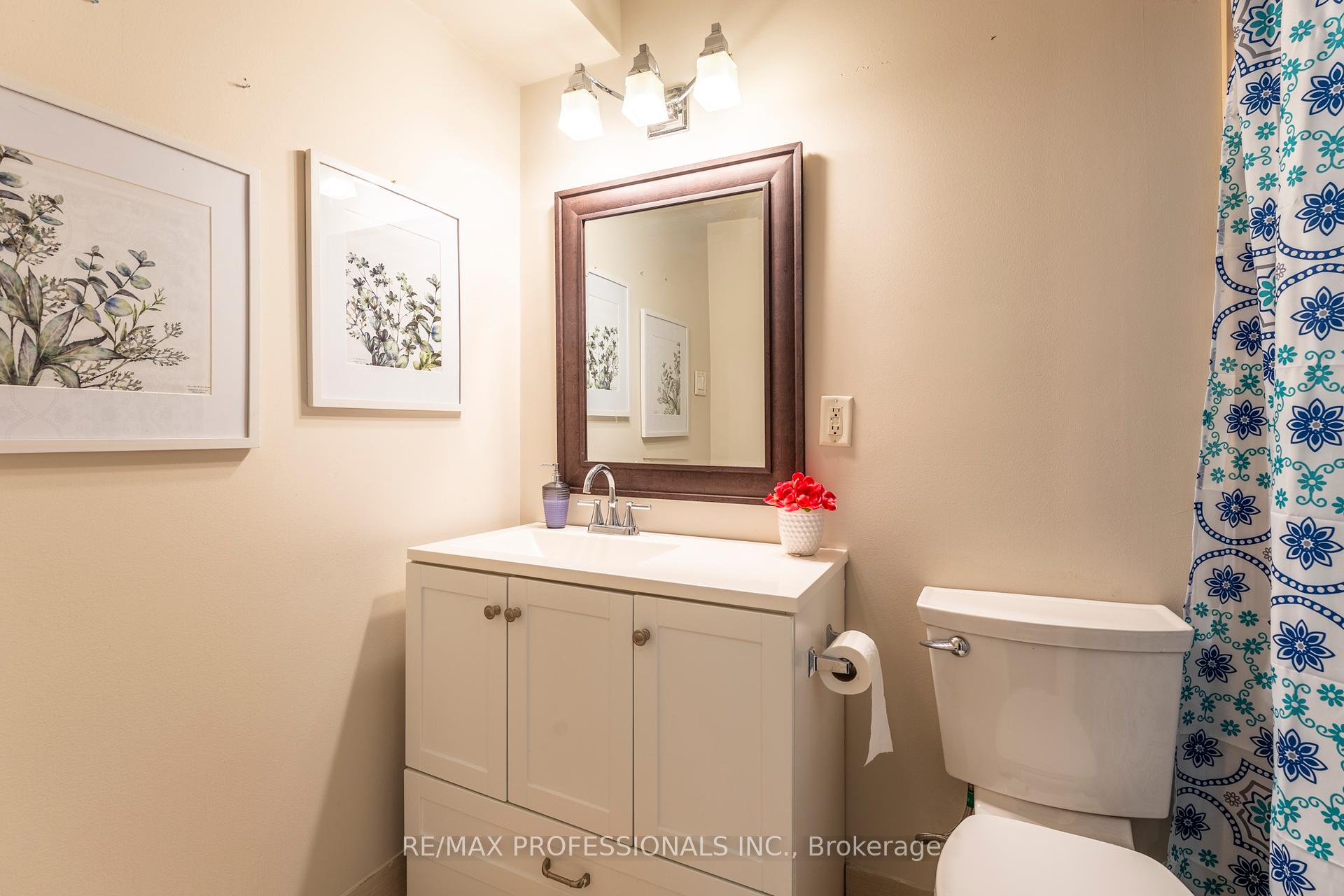 3 Bedrooms Condo at 2095 Roche,  Mississauga For sale