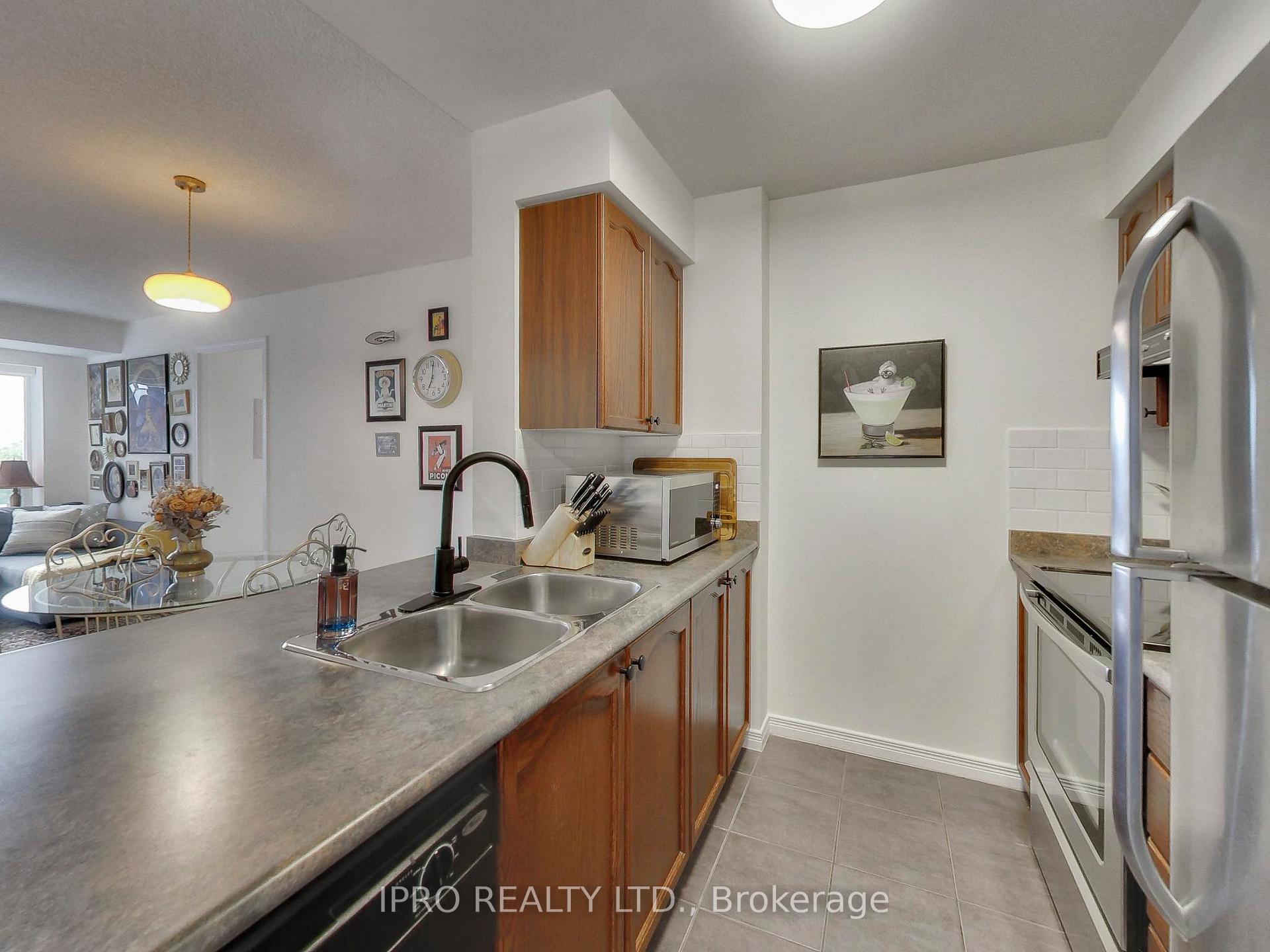 3 Bedrooms Condo at 60 Heintzman, Toronto For sale