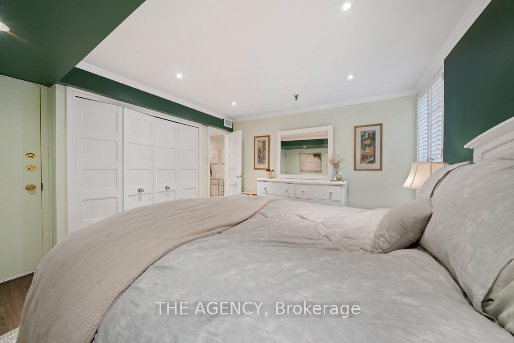2 Bedrooms Condo at 105 Heath, Toronto For sale