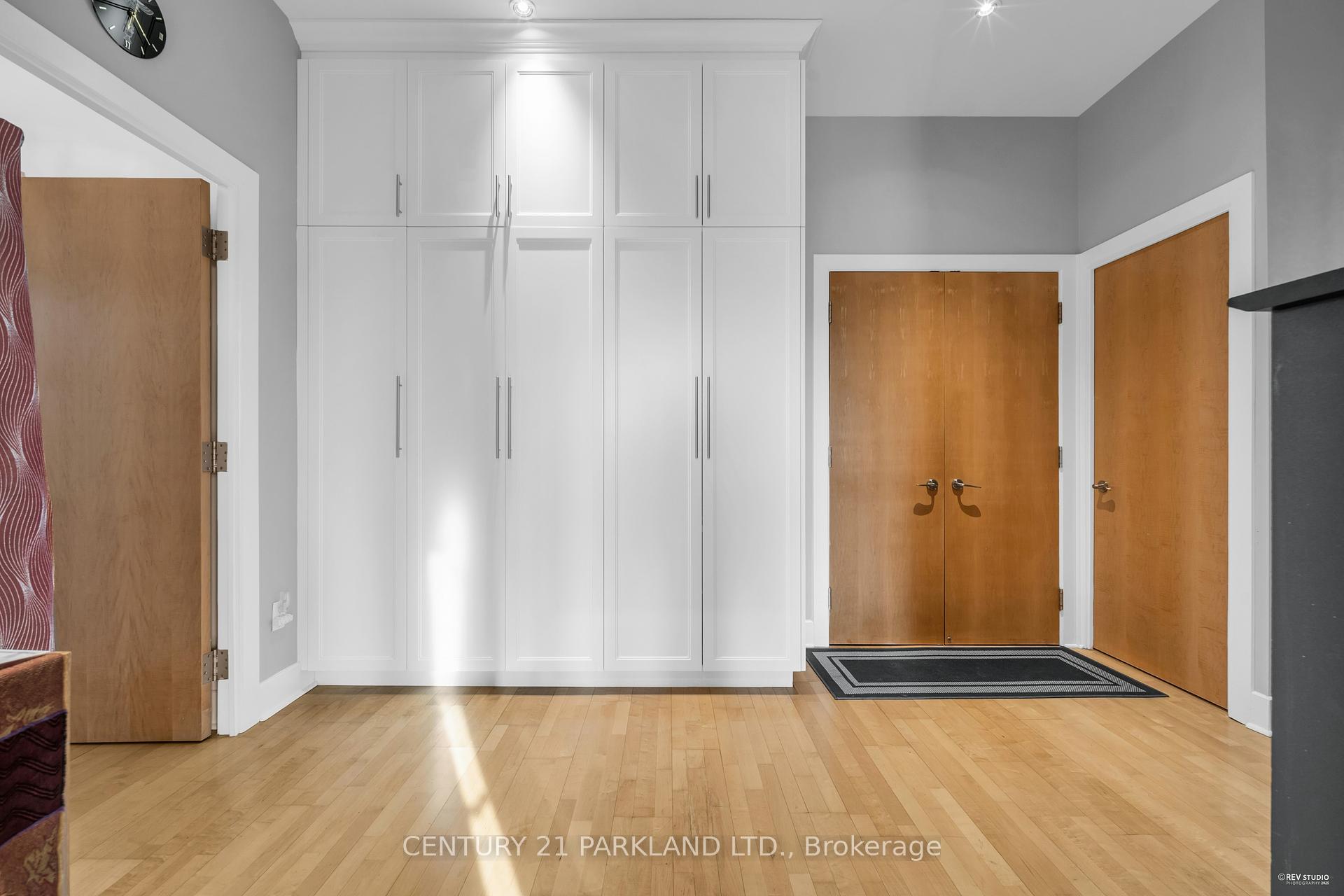 3 Bedrooms Condo at 7 Lorraine, Toronto For sale