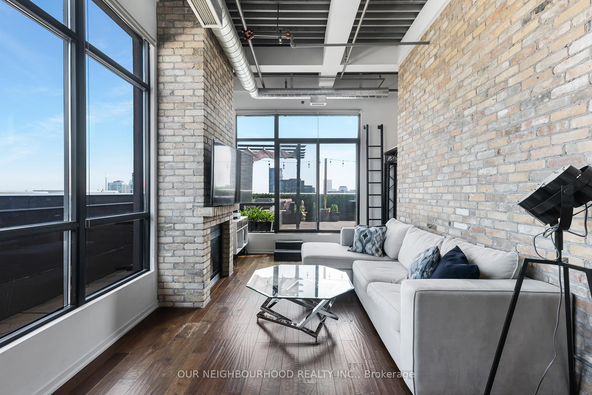 2 Bedrooms Condo at 736 Dundas, Toronto For sale