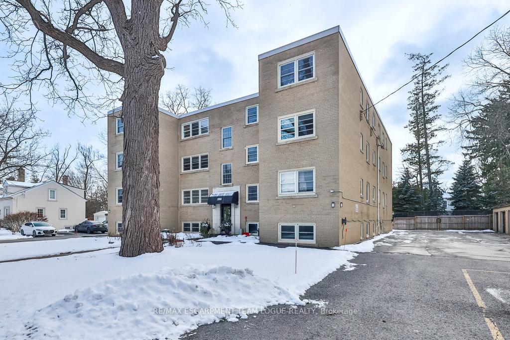 2 Bedrooms Co-op at 288 Reynolds,  Oakville For sale