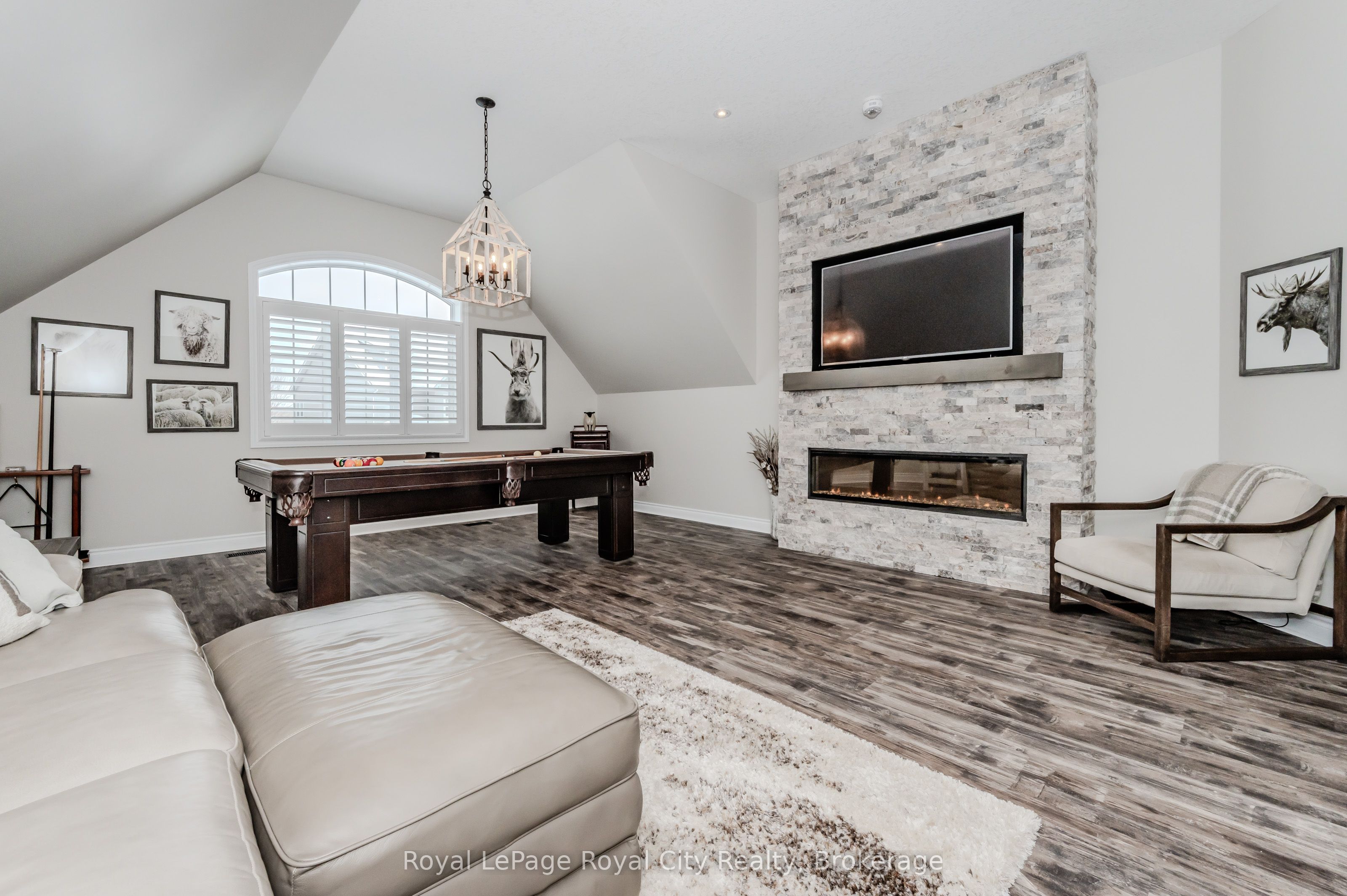 213 Tremaine Crescent