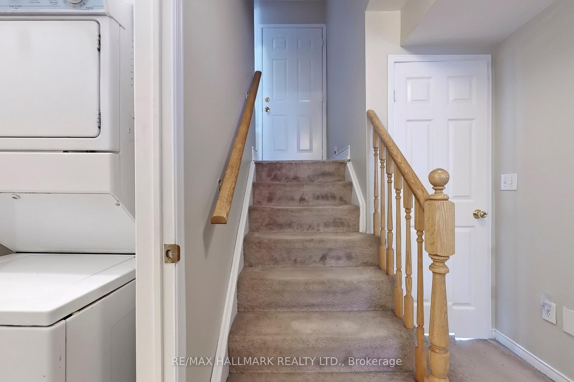 3 Bedrooms Condo at 83 Mondeo,  Toronto For sale