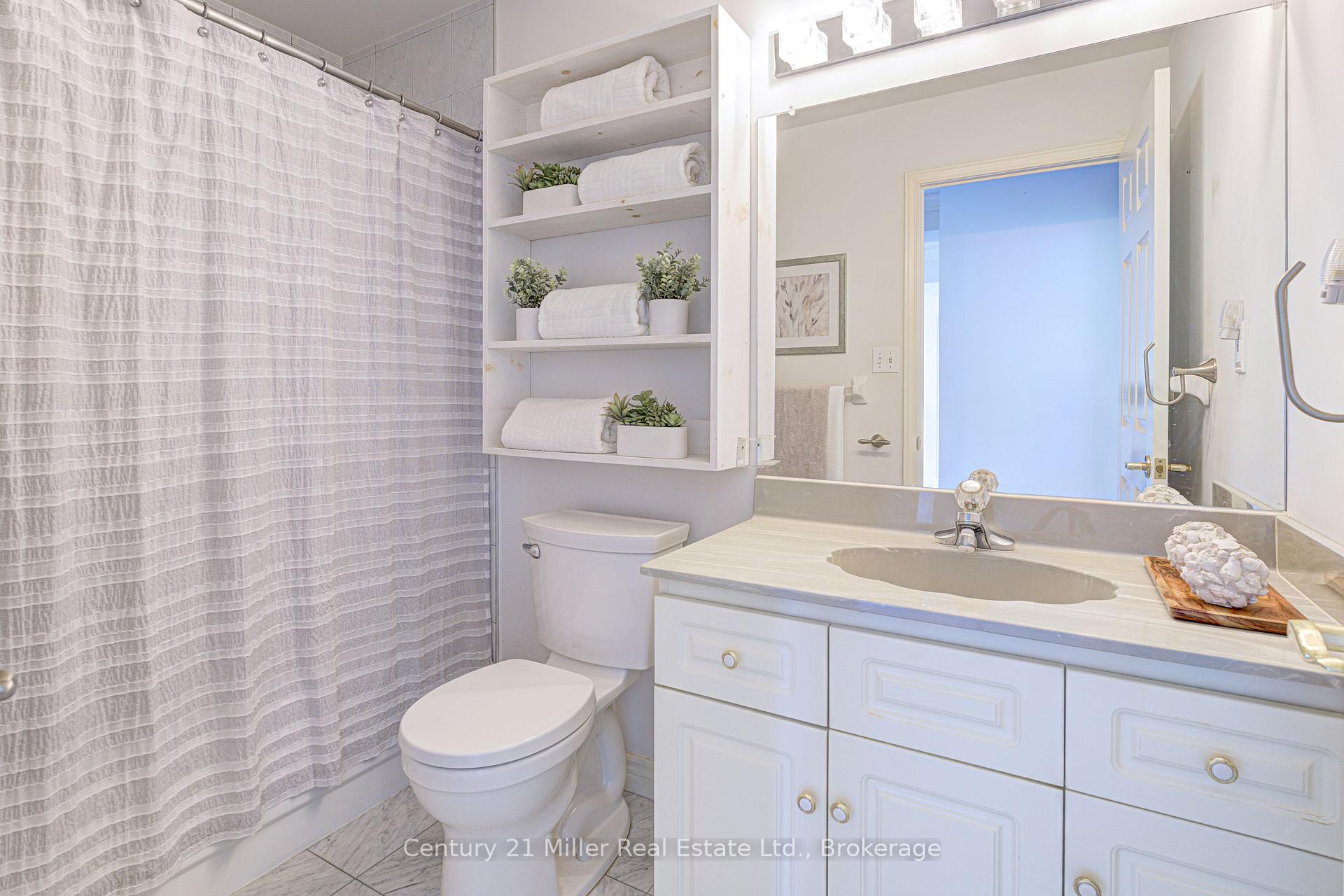 2 Bedrooms Condo at 67 Caroline, Hamilton For sale