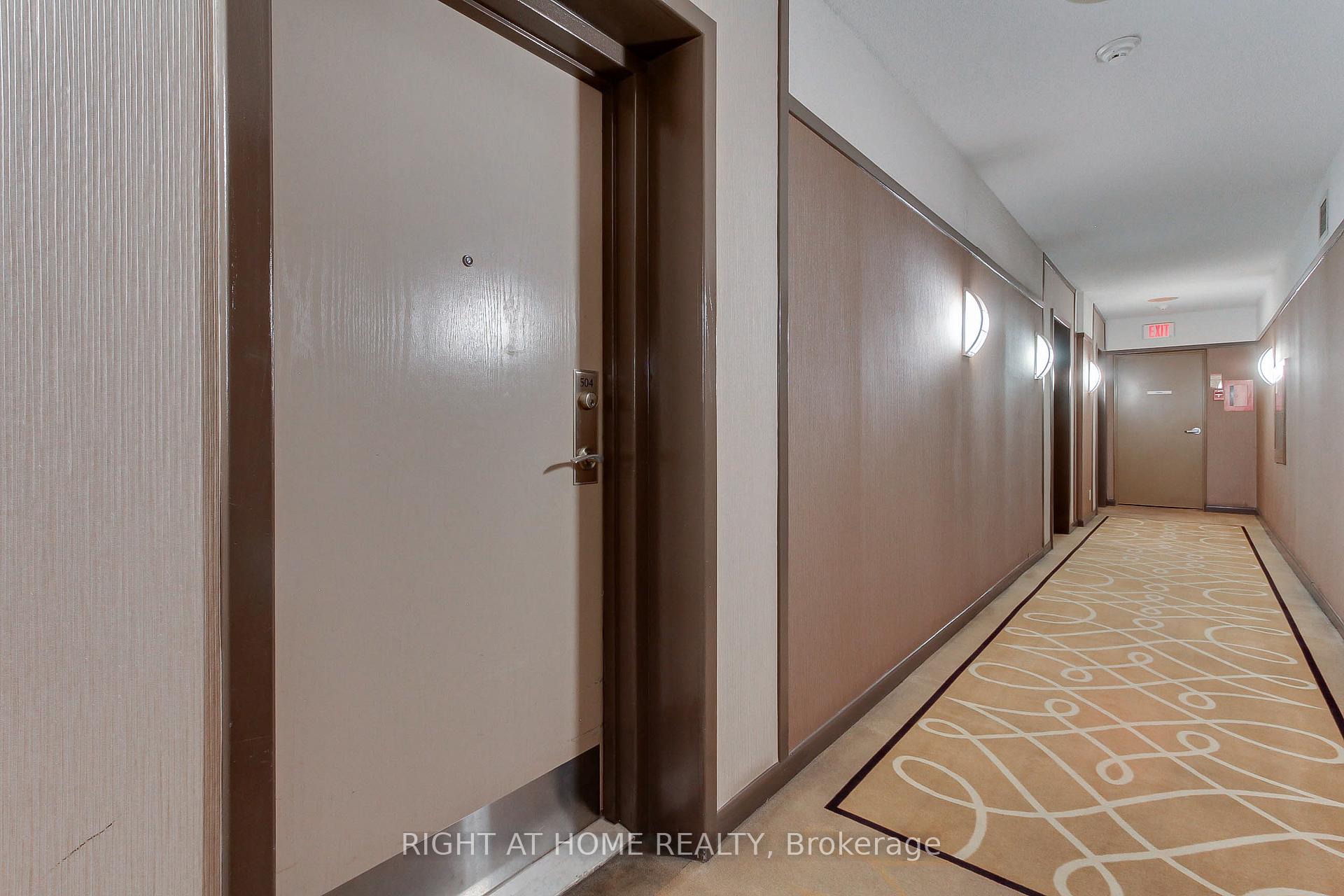1 Bedroom Condo at 77 Harbour, Toronto For sale