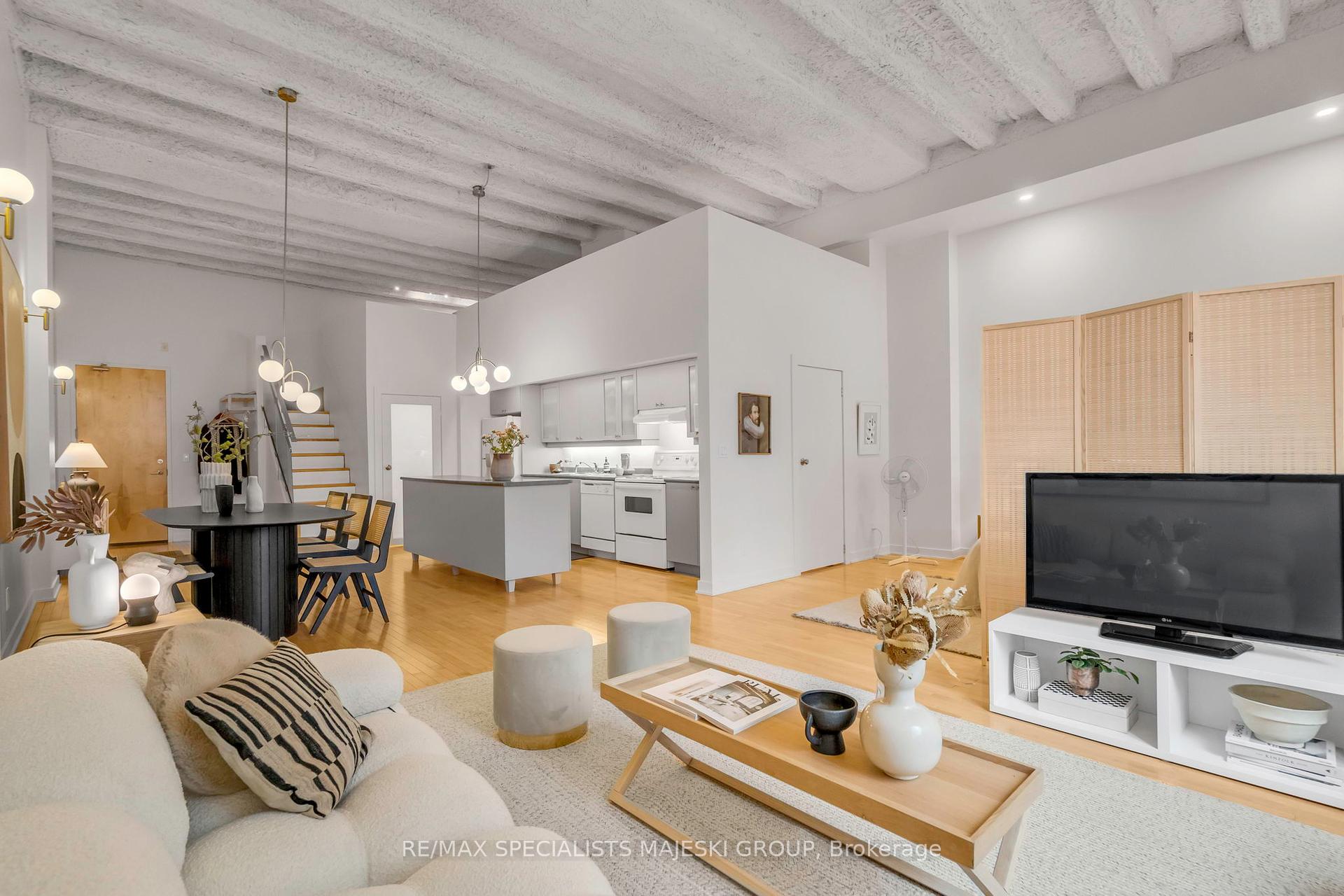 3 Bedrooms Condo at 21 Nassau,  Toronto For sale