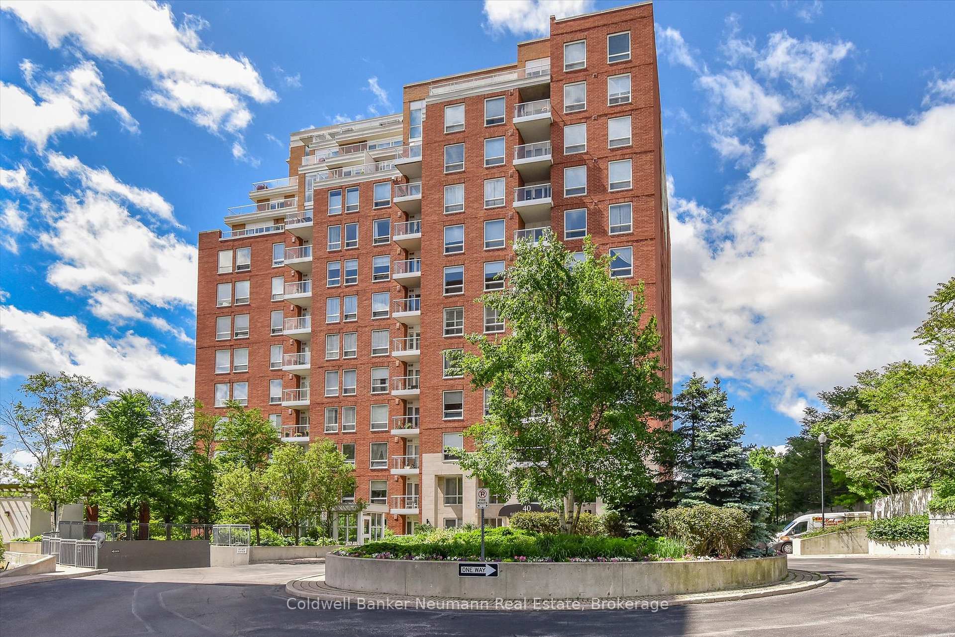 1 Bedroom Condo at 40 Old Mill, Oakville For sale
